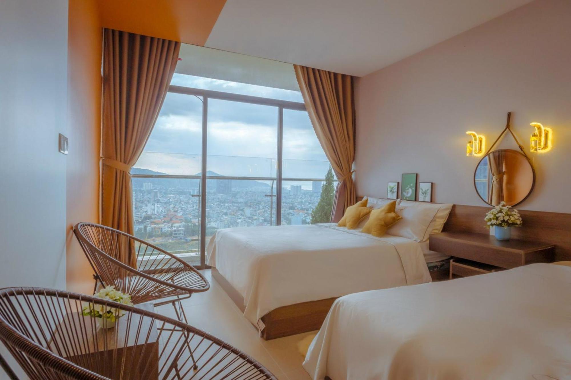 Apartment Seahorse House - Csj Tower Building, Sea-view & Sea-walking-distance *