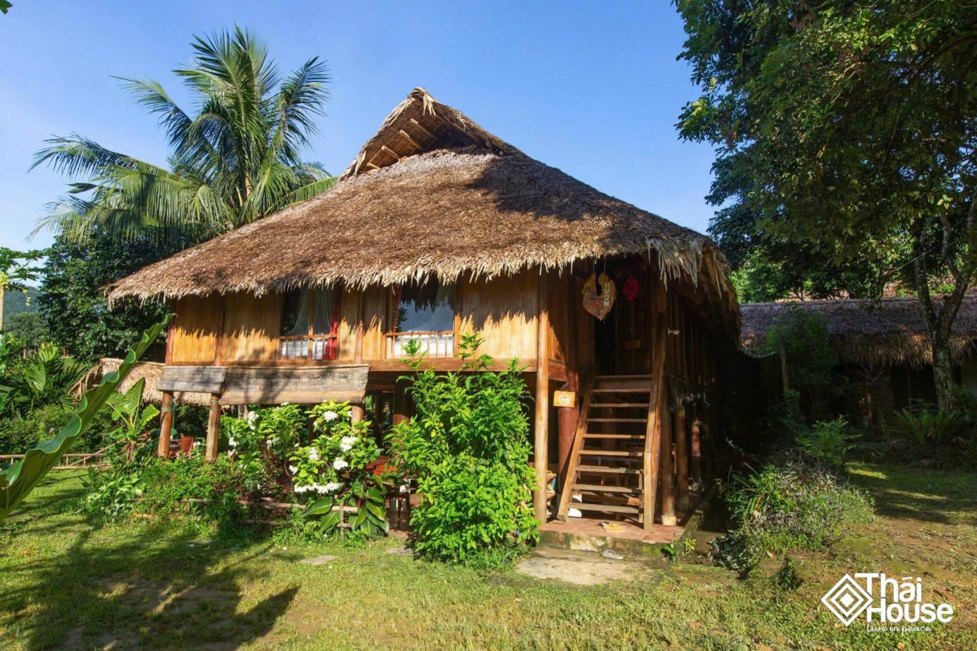 Thai House Pu Luong - Century Old Stilt House With Terrace Views Lodge Huong Ba Thuoc