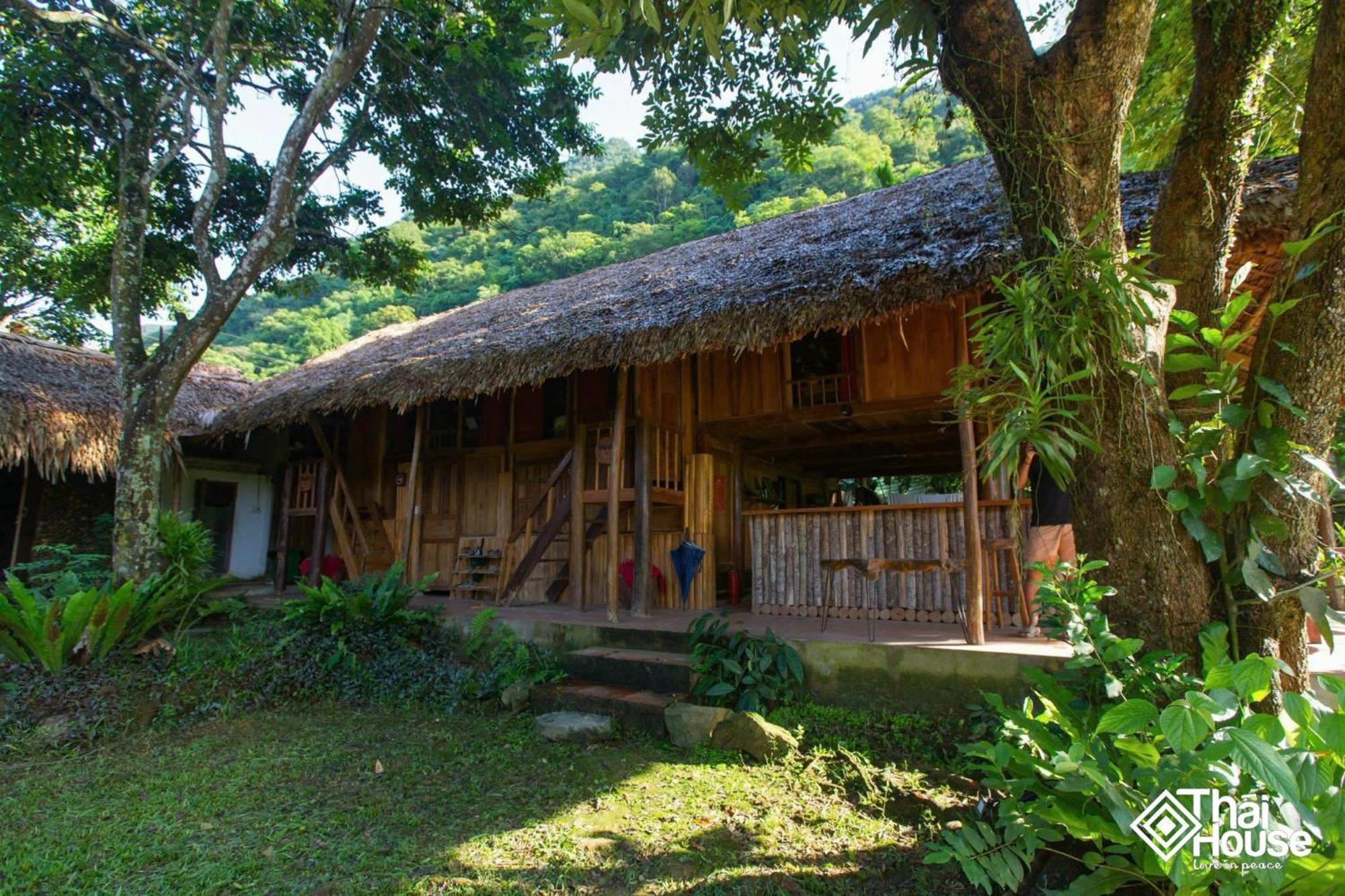 Lodge Thai House Pu Luong - Century Old Stilt House With Terrace Views Huong Ba Thuoc