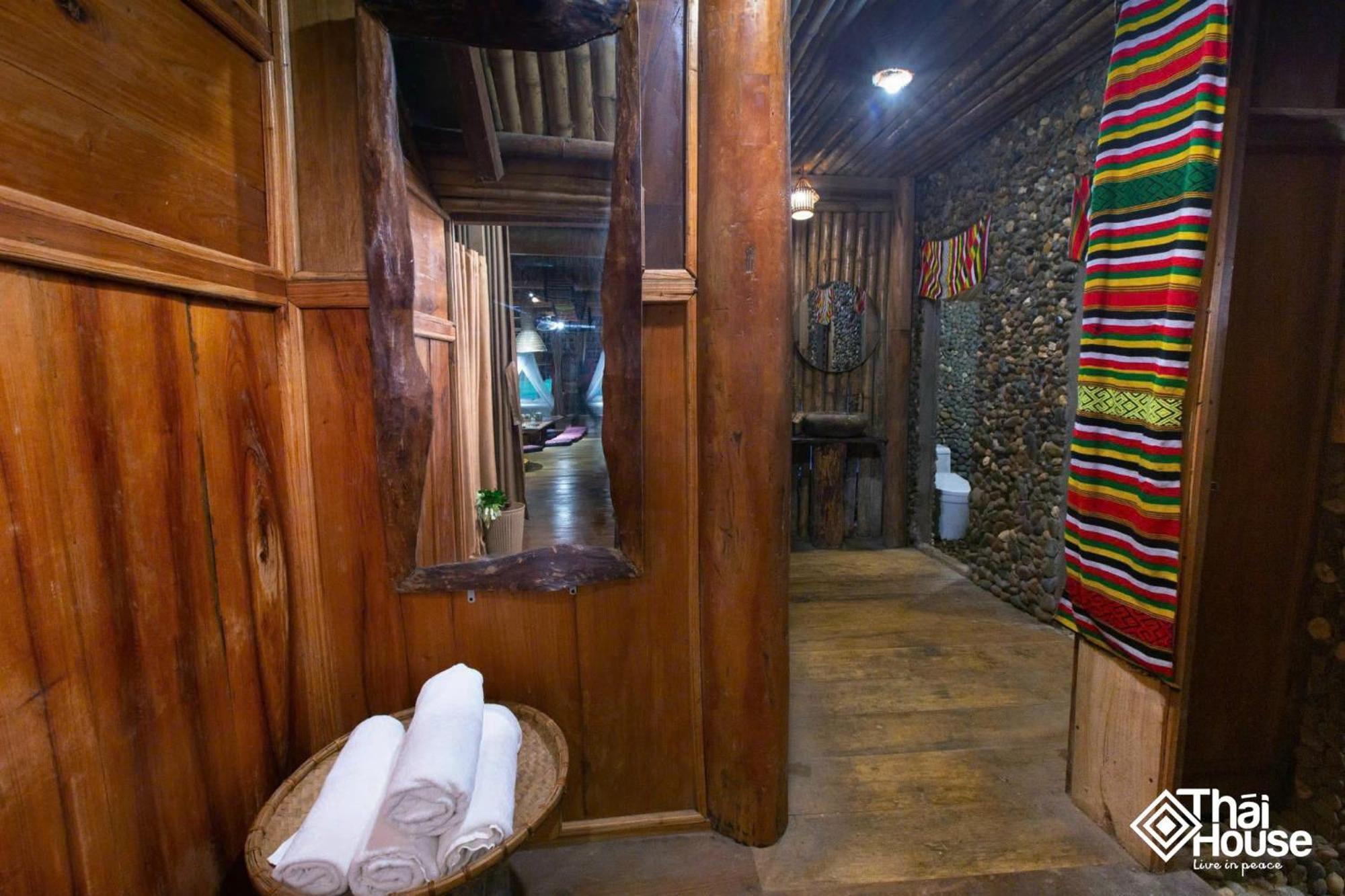 Thai House Pu Luong - Century Old Stilt House With Terrace Views Huong Ba Thuoc
