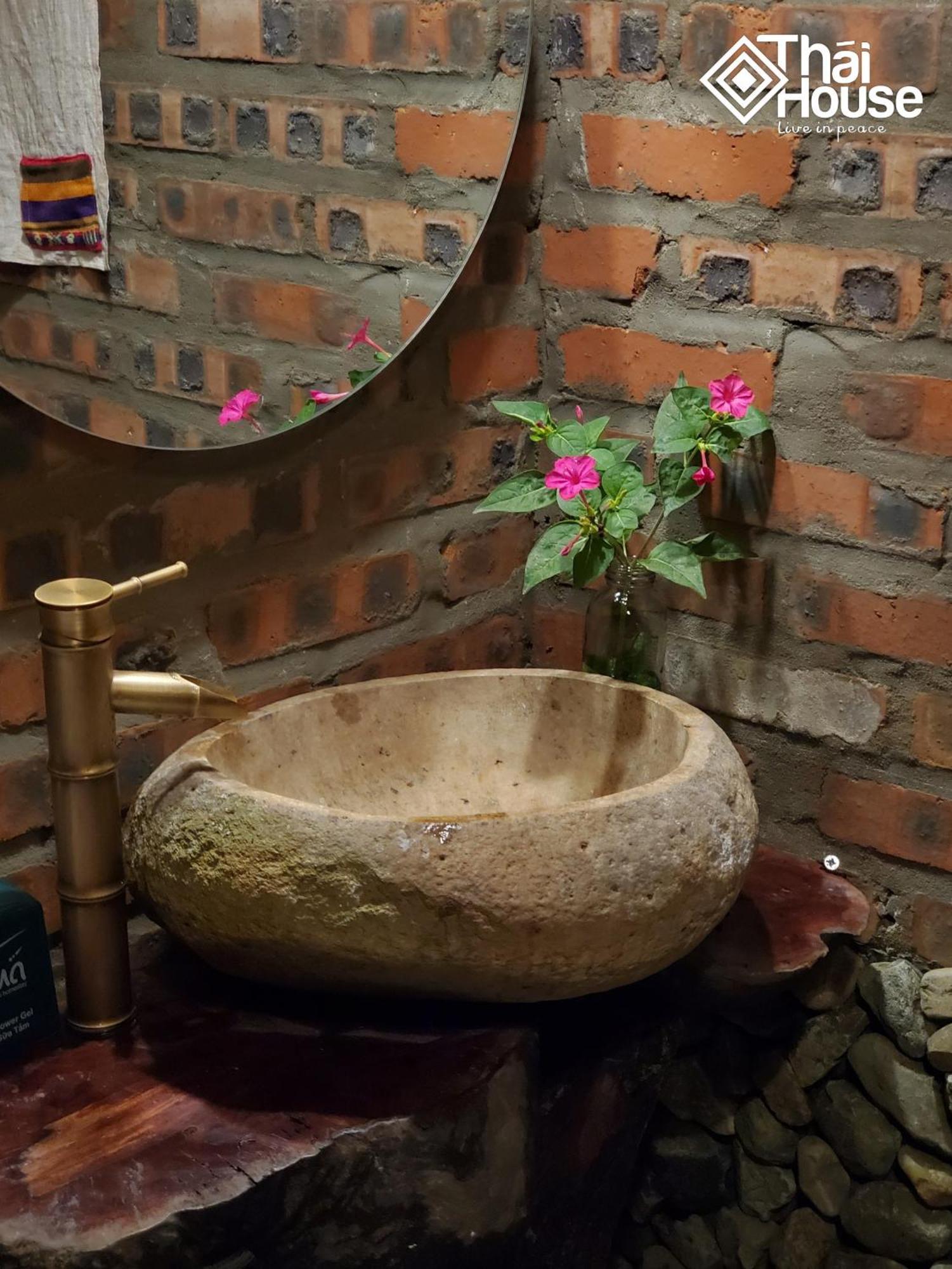 Lodge Thai House Pu Luong - Century Old Stilt House With Terrace Views Huong Ba Thuoc