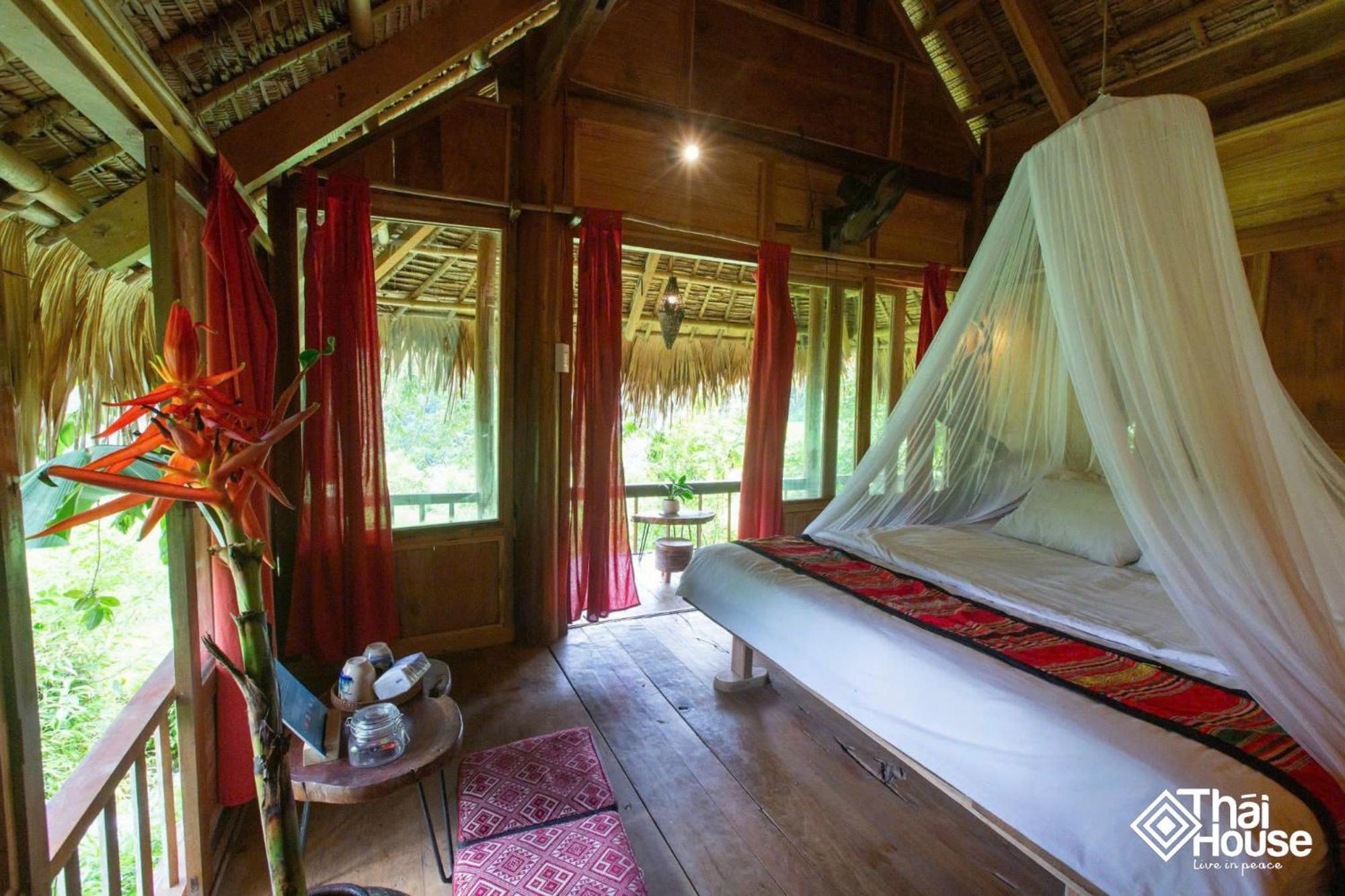 Lodge Thai House Pu Luong - Century Old Stilt House With Terrace Views Huong Ba Thuoc