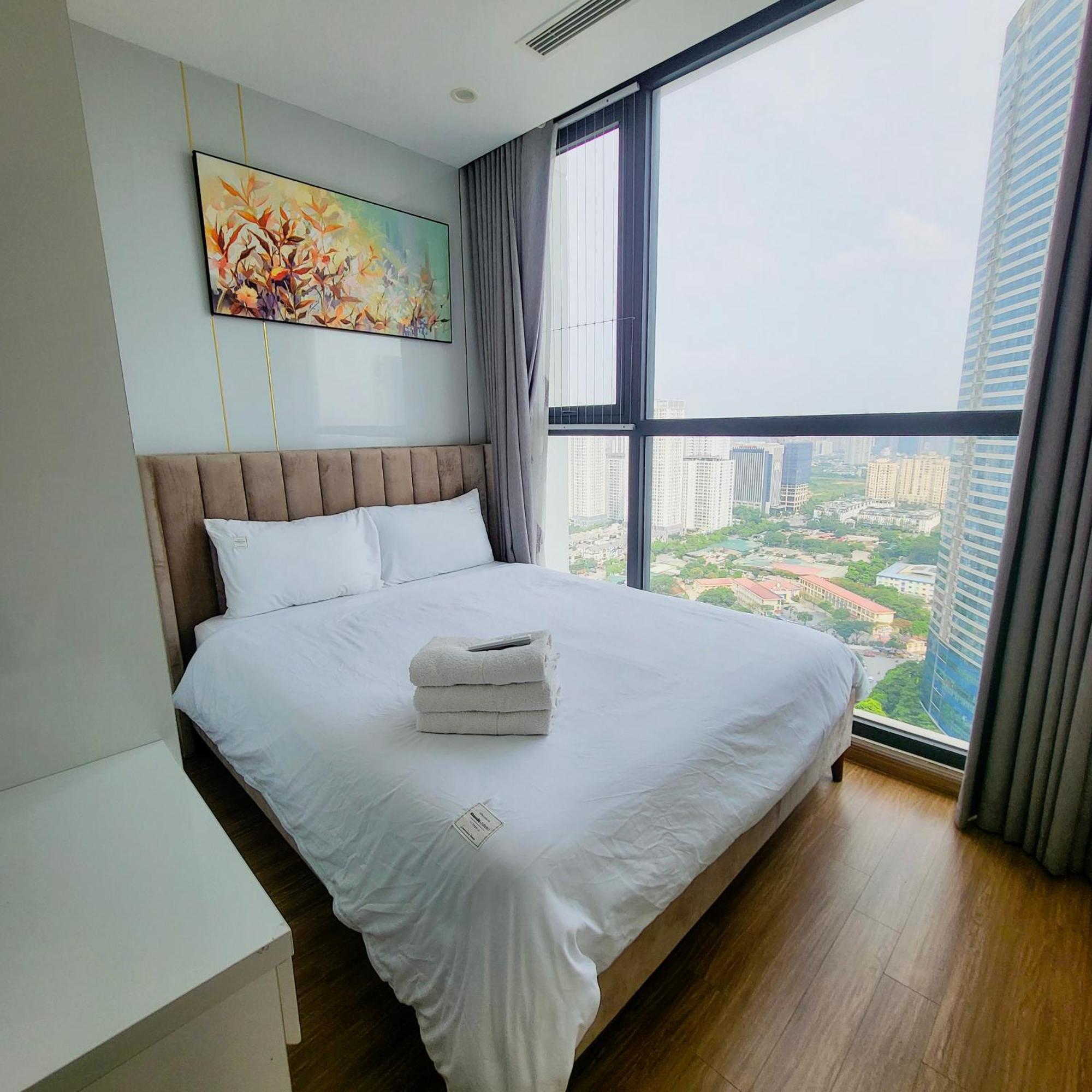 Apartment Vinhomes Sky - Feria Homes *