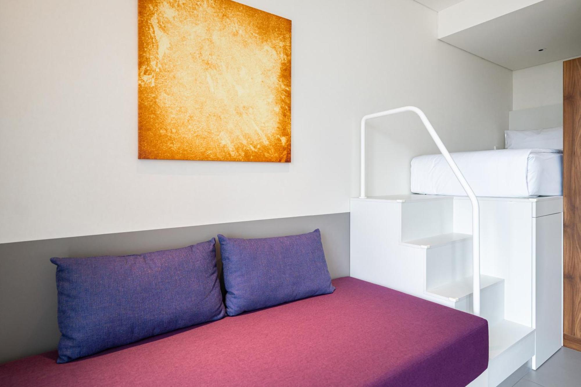 Wink - 24hrs & Rooftop Pool Bar Khách sạn 4*