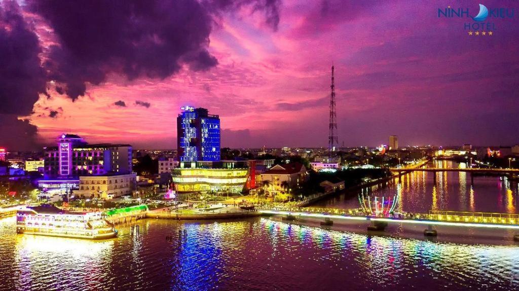 Hotel Ninh Kieu Riverside 4*