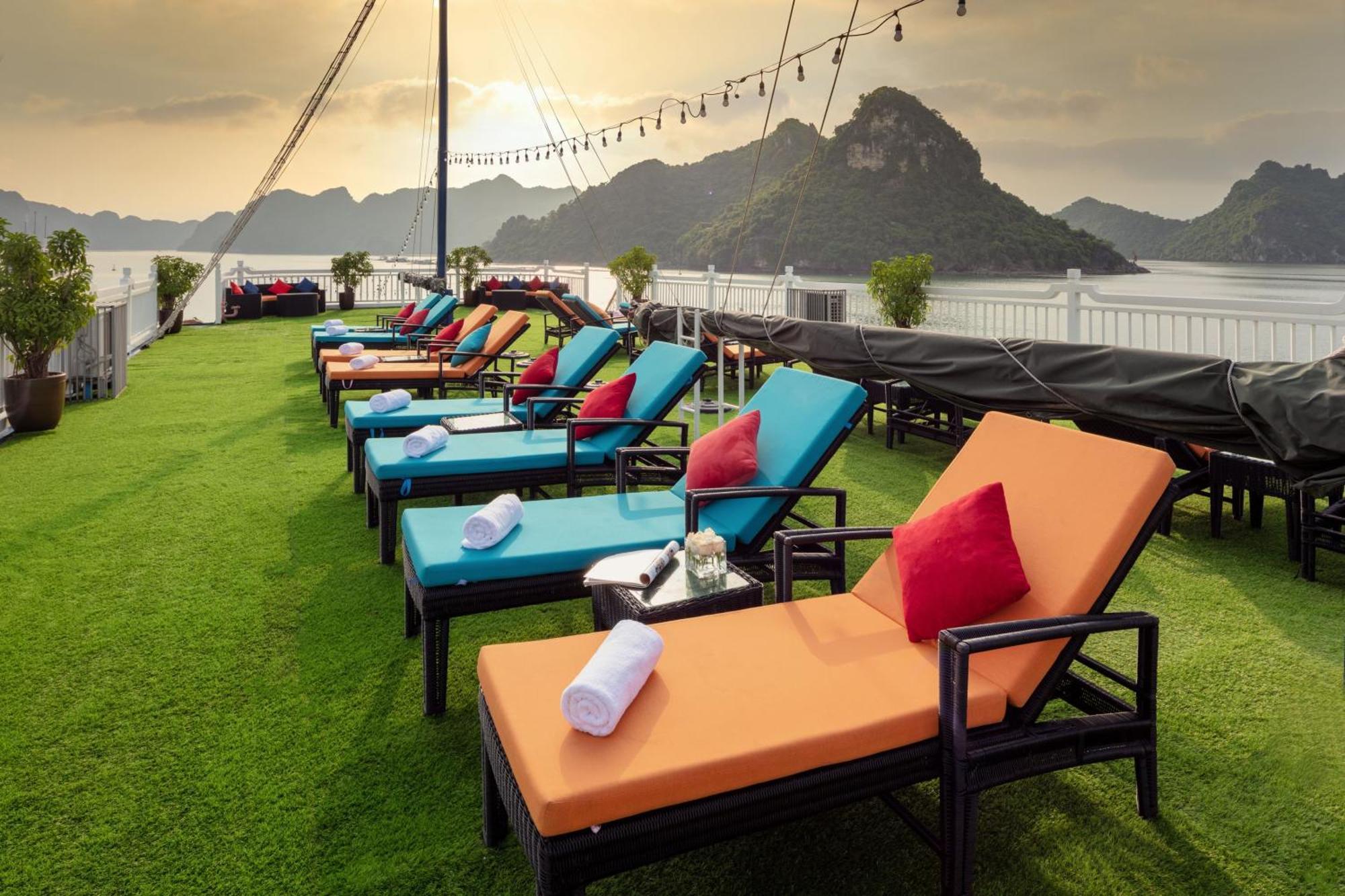 Botel Le Journey Luxury Cruise Lan Ha Bay