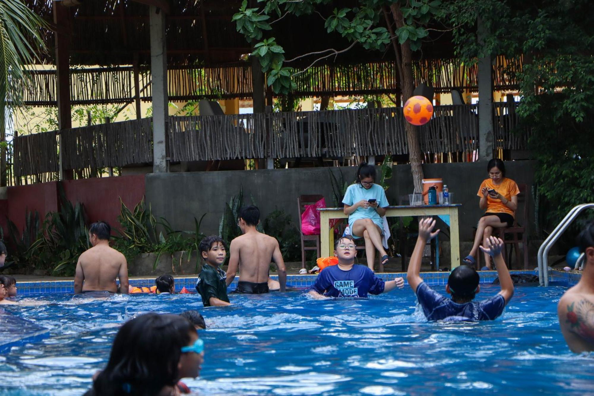 Resort Stop And Go Lang Chai Bau Trang Ap Thien Ai