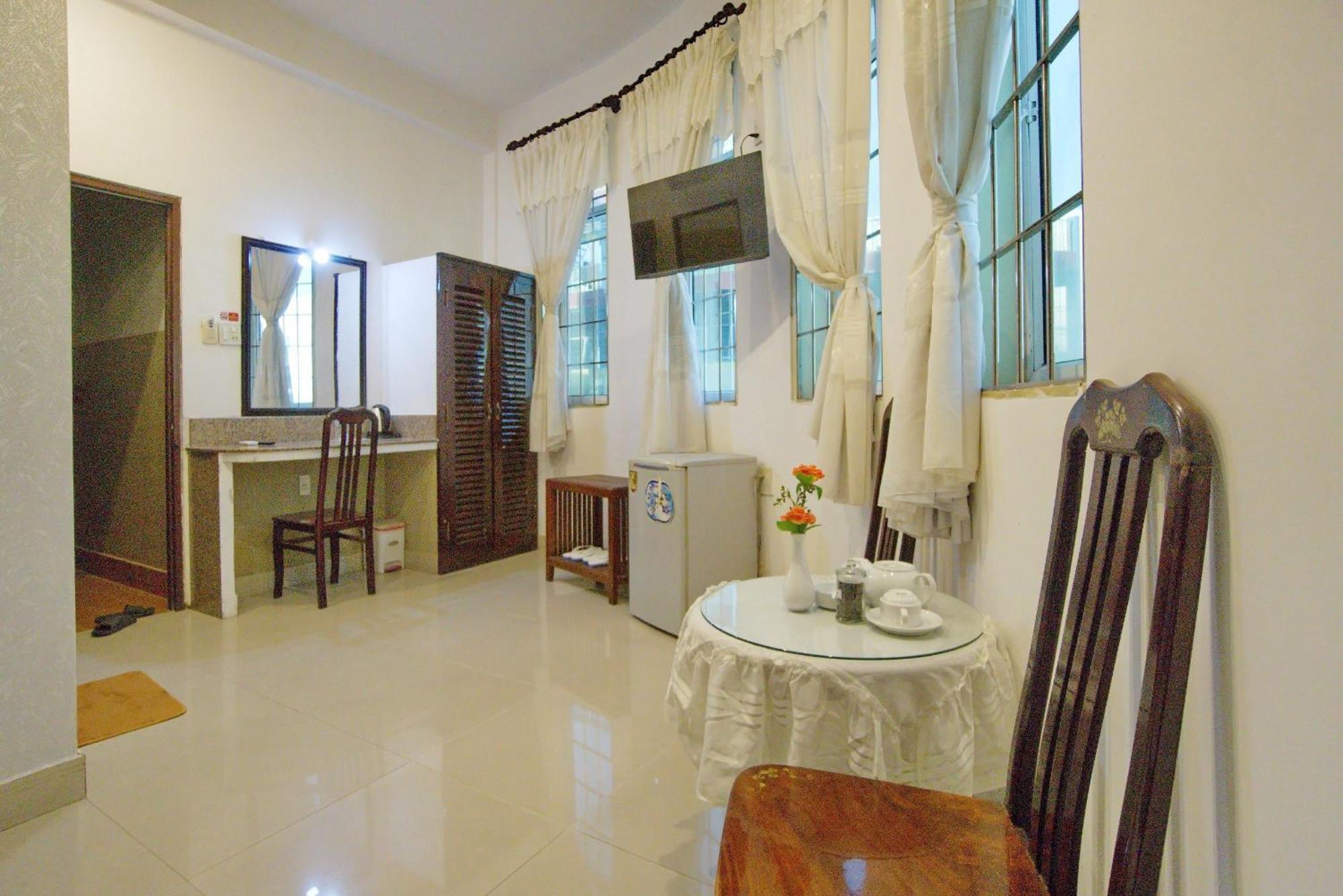 Chau Hotel