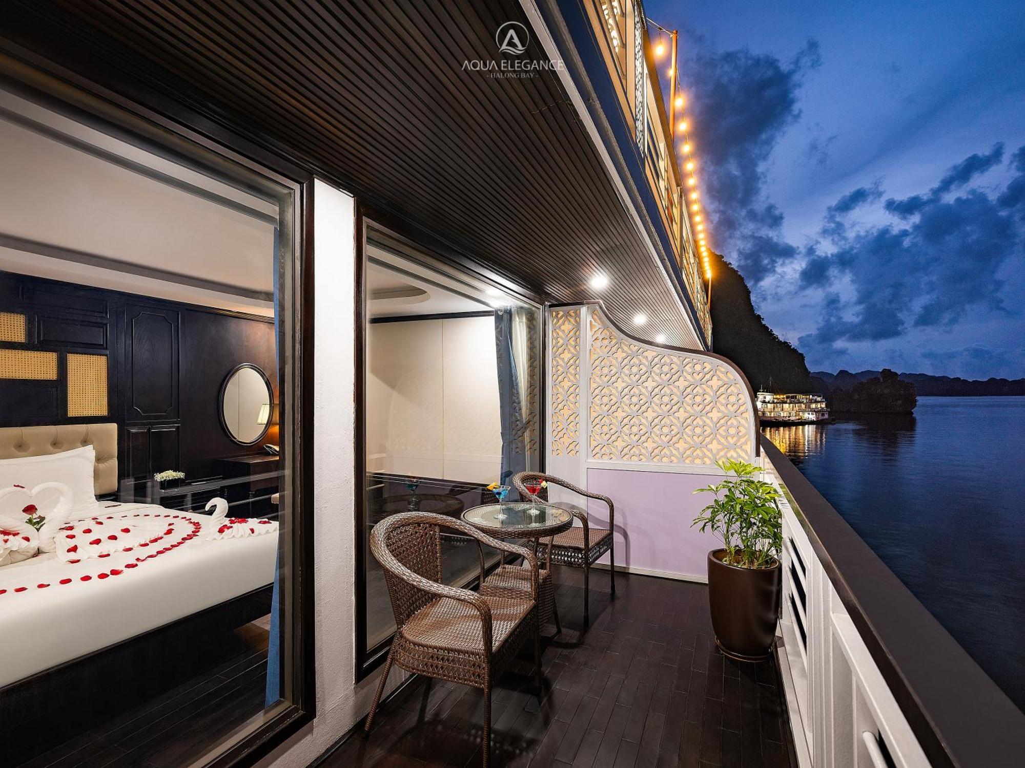 Botel Aqua Elegance Cruise Ha Long