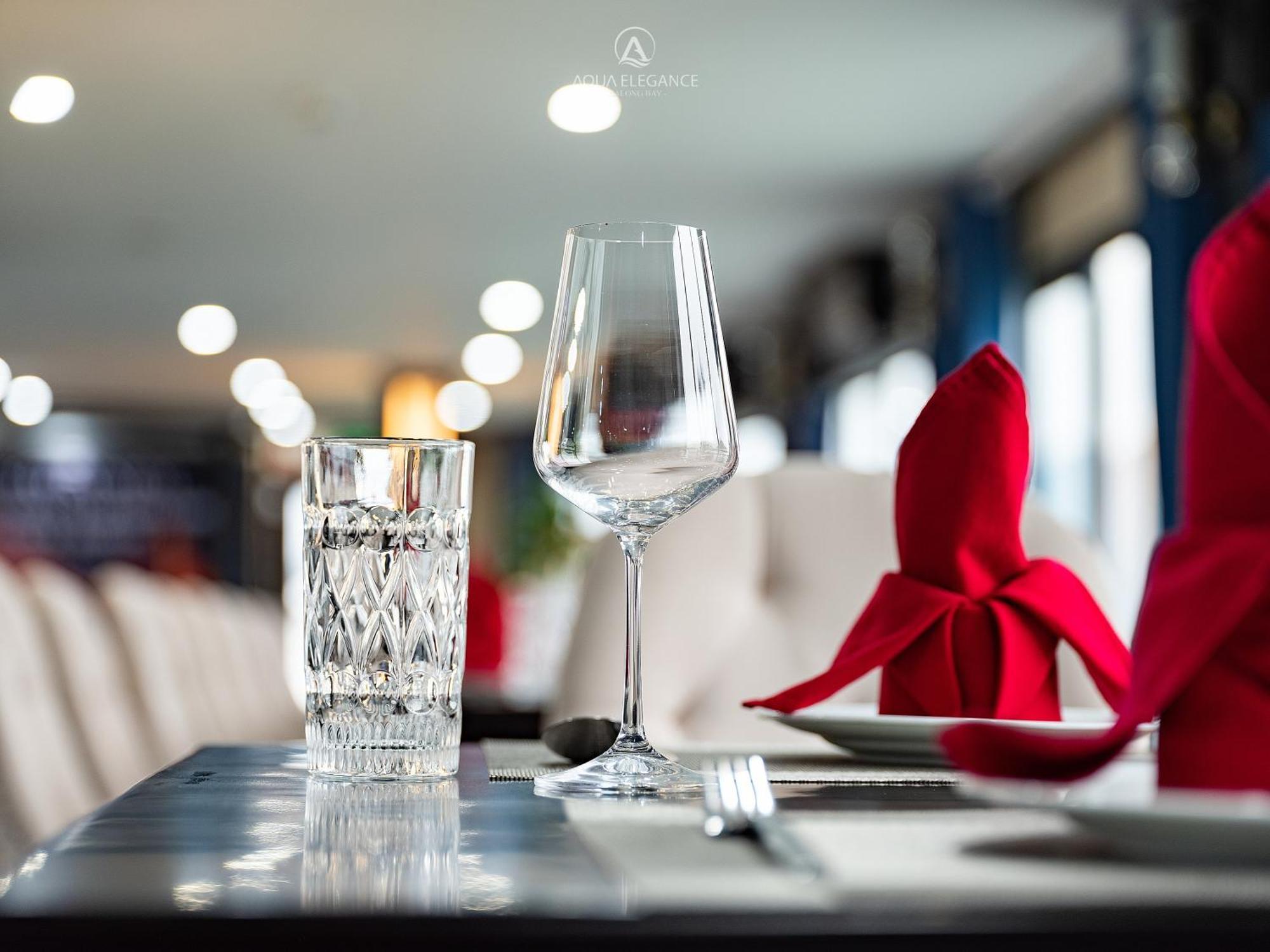 Botel Aqua Elegance Cruise 5*