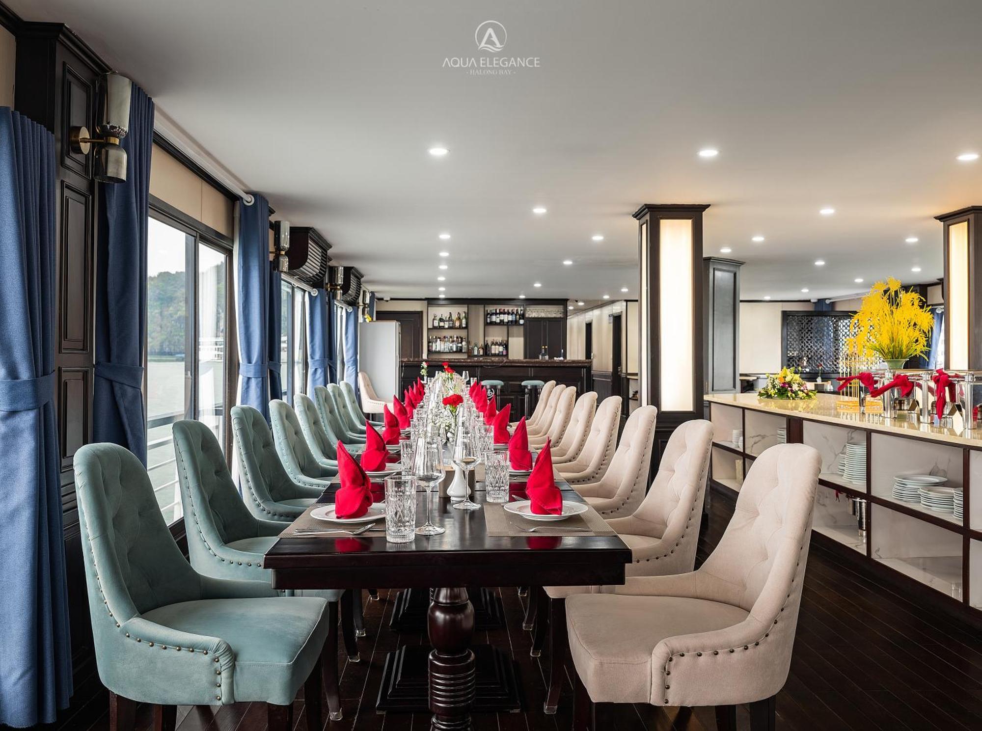 Botel Aqua Elegance Cruise