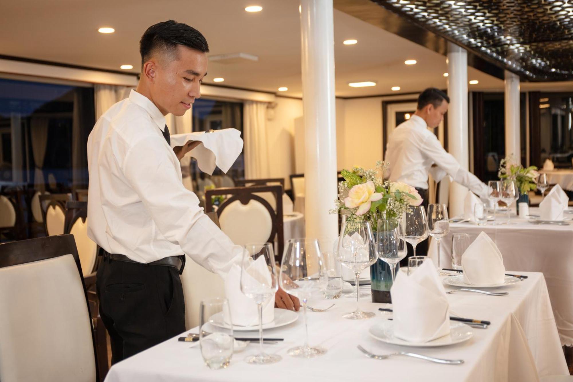 Botel Amanda Cruise On Bay Ha Long