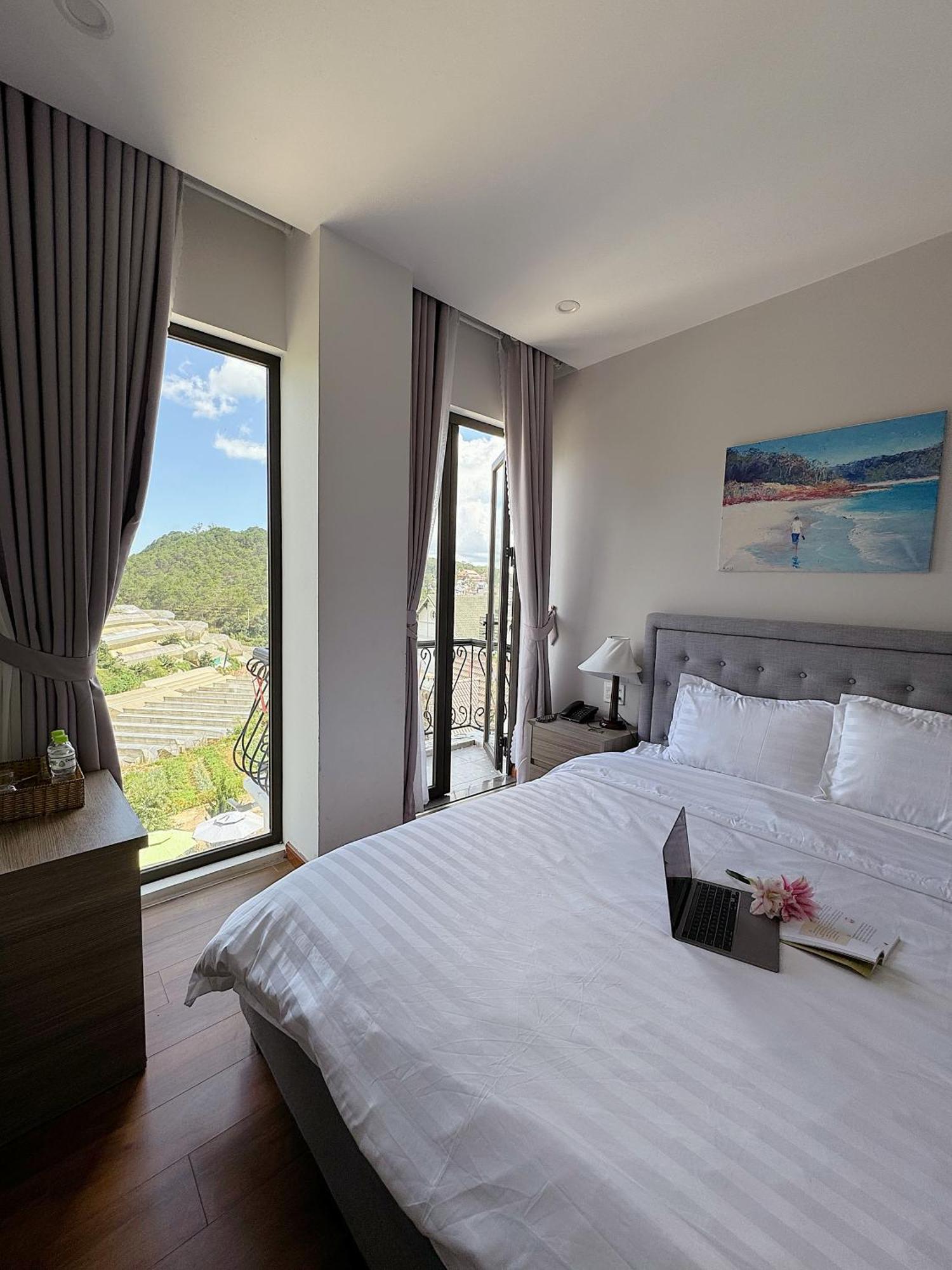 Amia Hotel