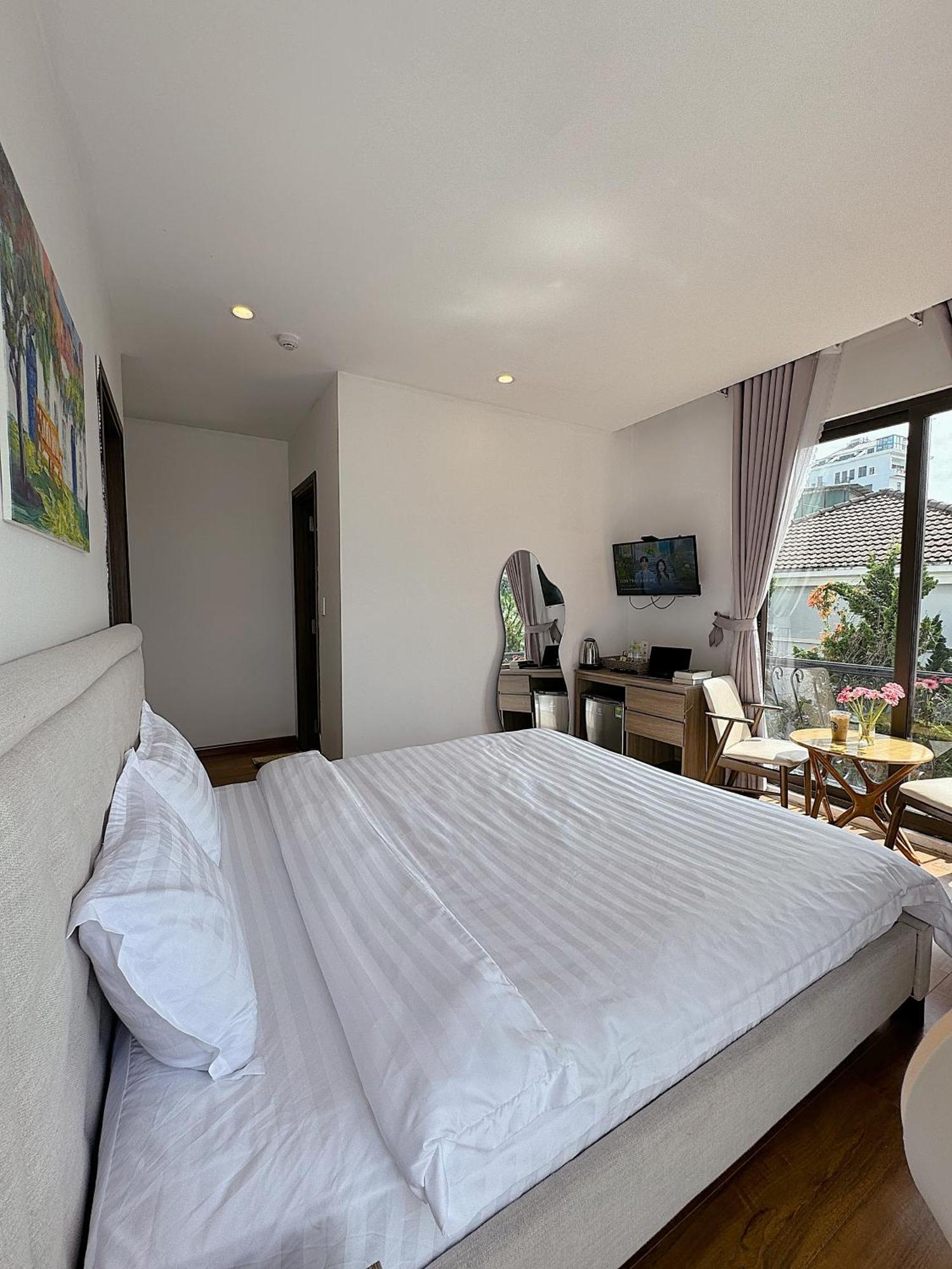 Amia Hotel 3*