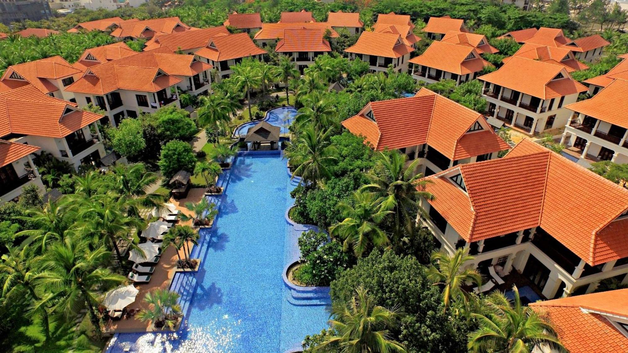 Pool & My Khe 5* Da Nang
