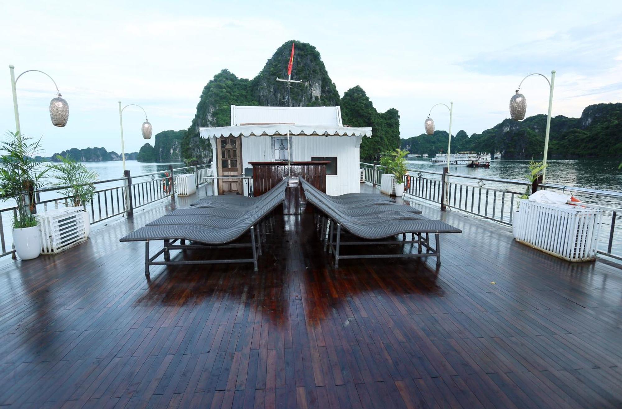 Garden Bay Classic Cruise Hotel Ha Long