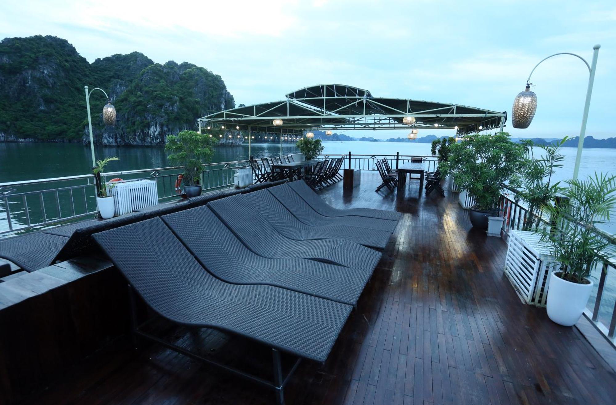 Garden Bay Classic Cruise Ha Long