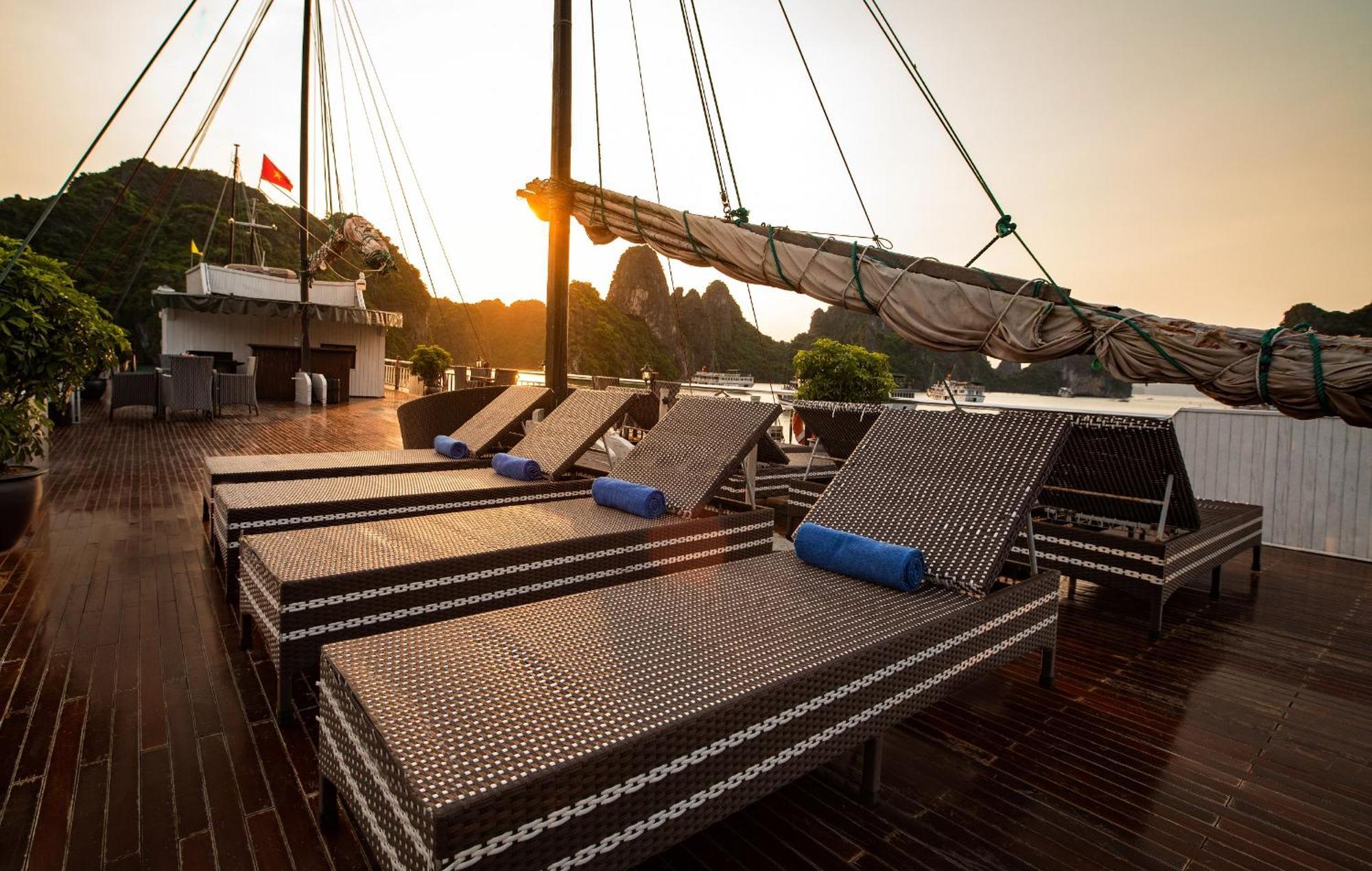 Garden Bay Classic Cruise Ha Long