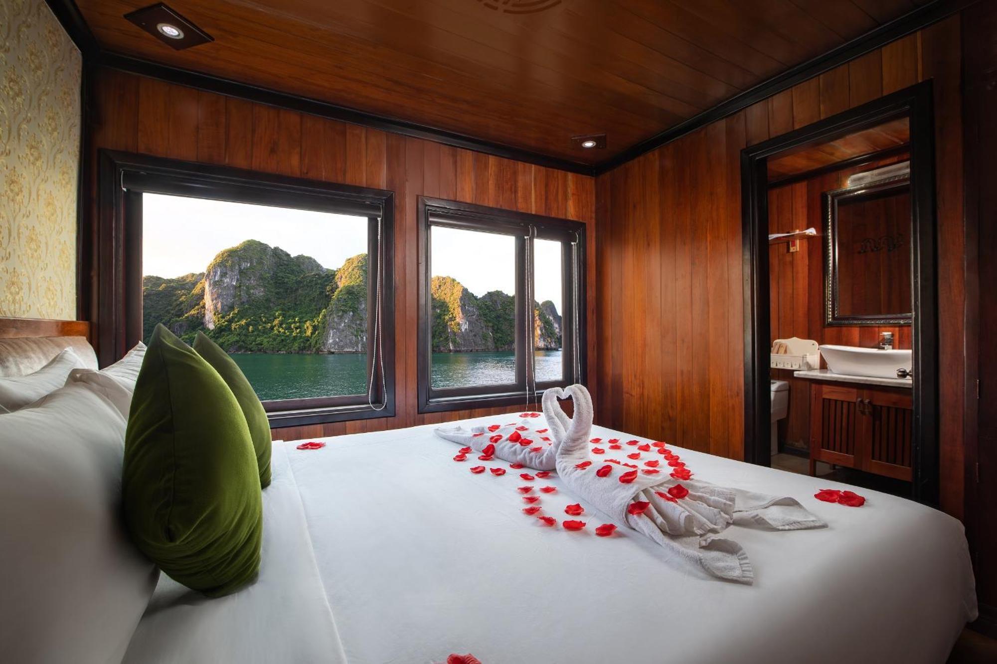 Garden Bay Classic Cruise 4* Ha Long