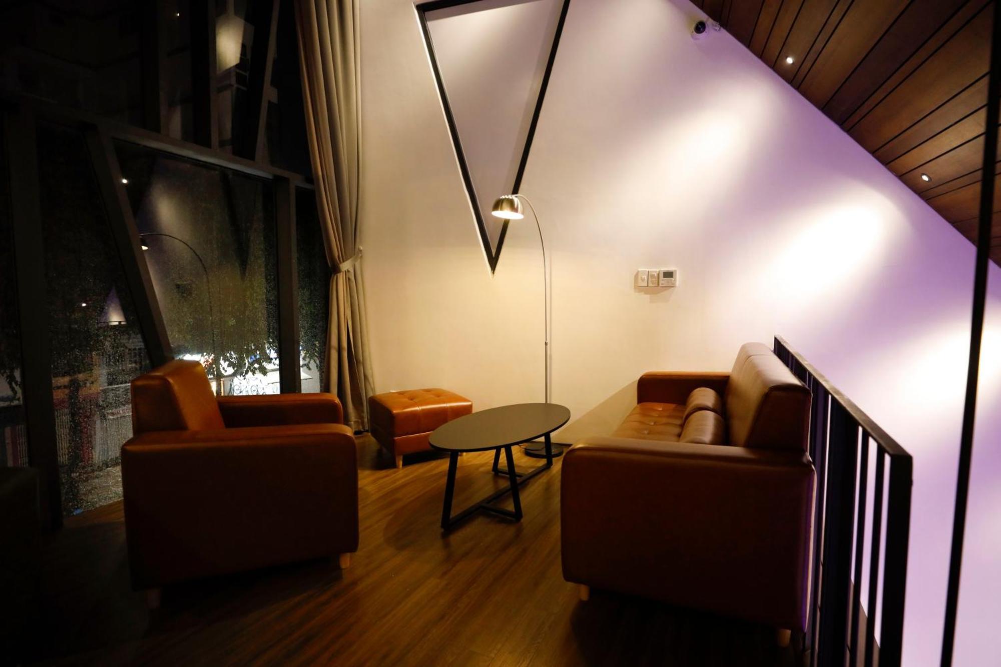 Hotel Saigon Travel Lounge *