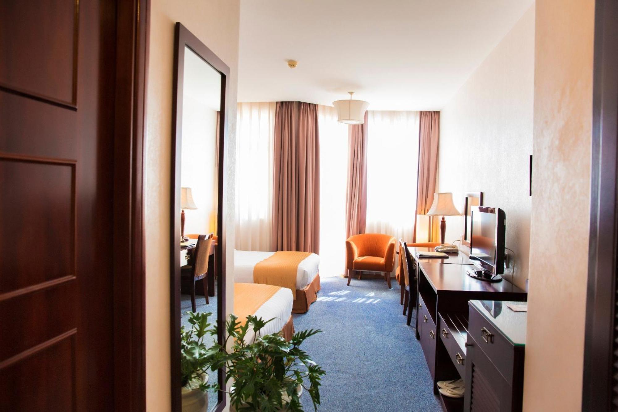 Hotel Dakruco 4*
