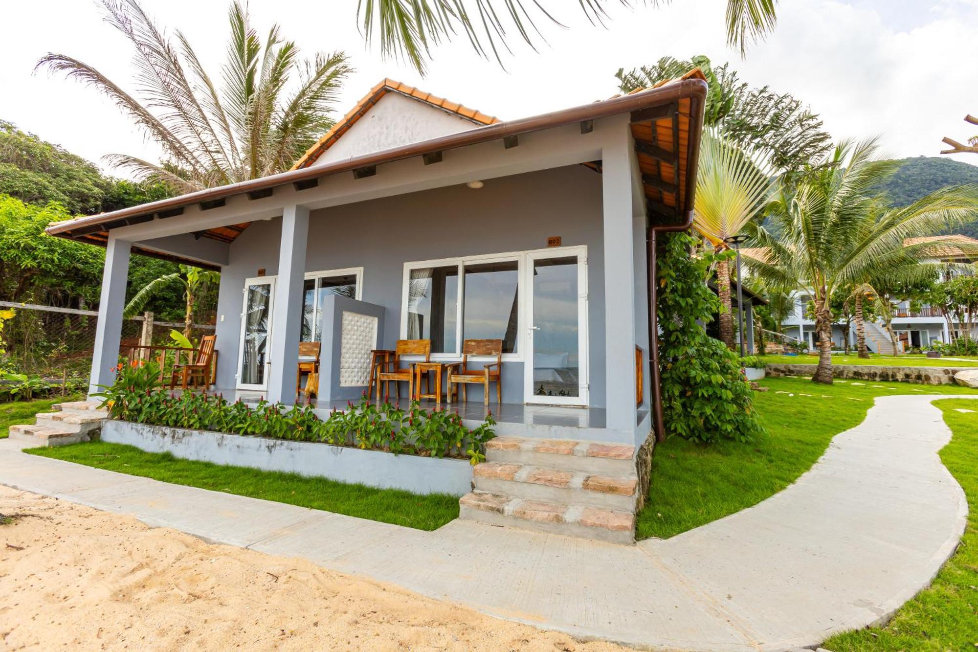 Cosian Bay Resort