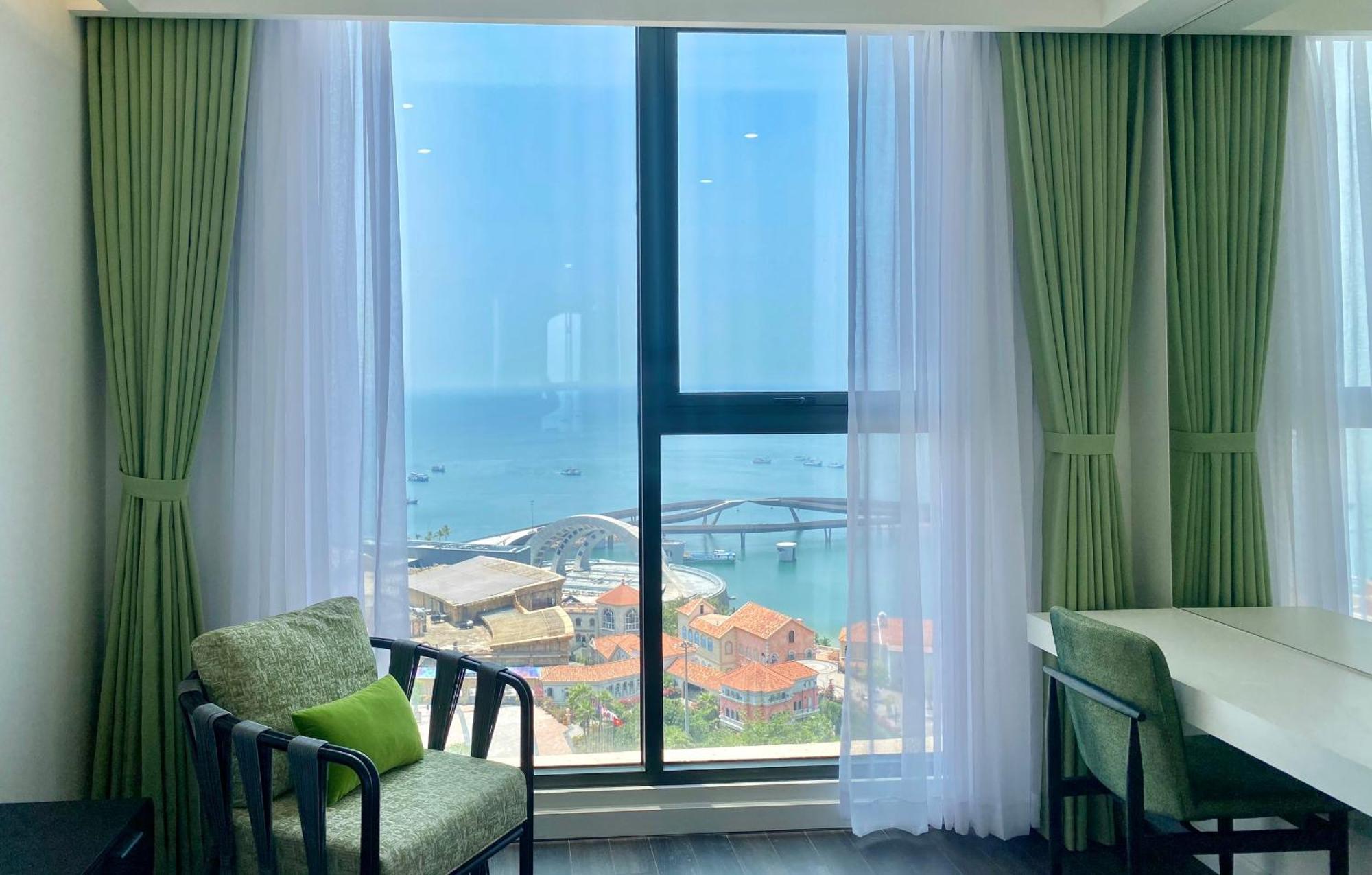 La Phan Phu Quoc, Hillside *