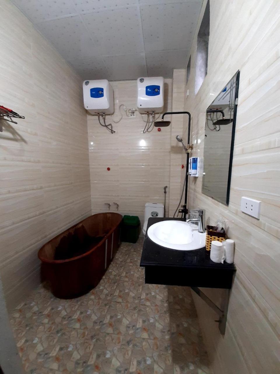 Mai's Dong 2* Dong Van (Ha Giang)