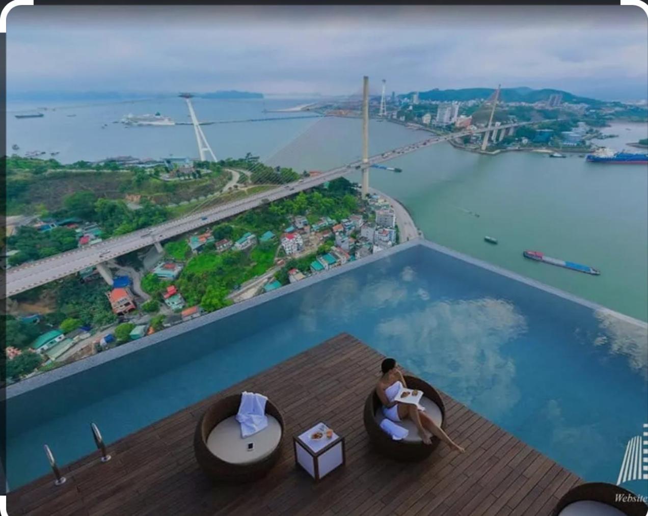 Happy House * Ha Long
