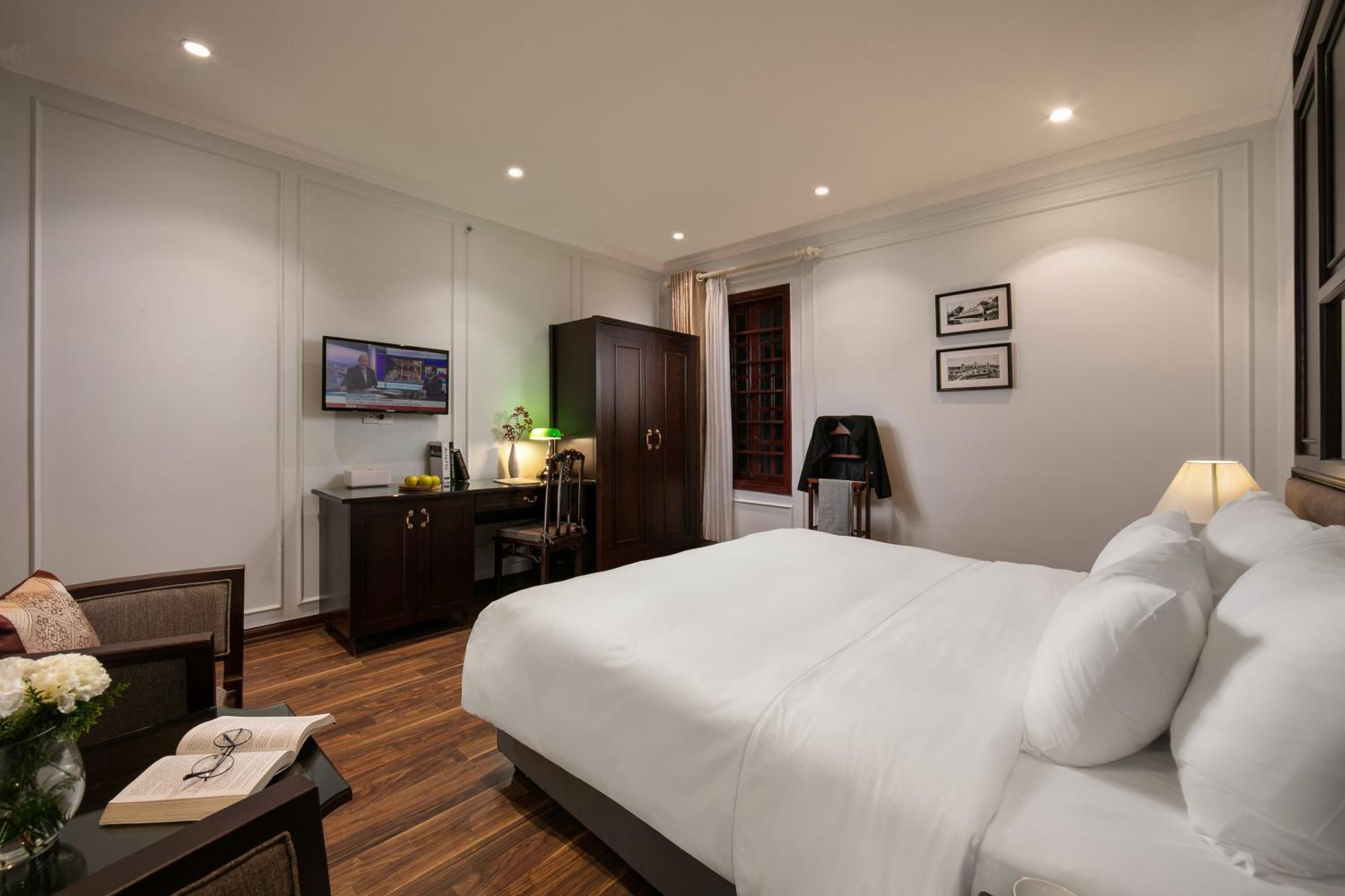 Hong Ngoc Dynastie Boutique & Hanoi