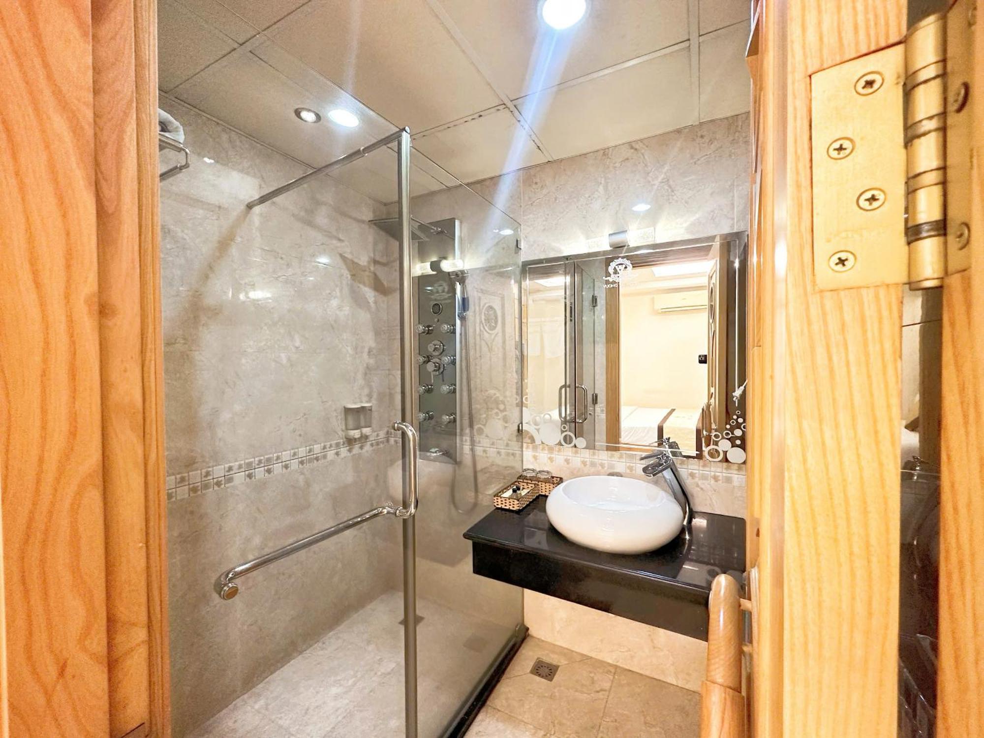 Vuong Tai Khách sạn 2*