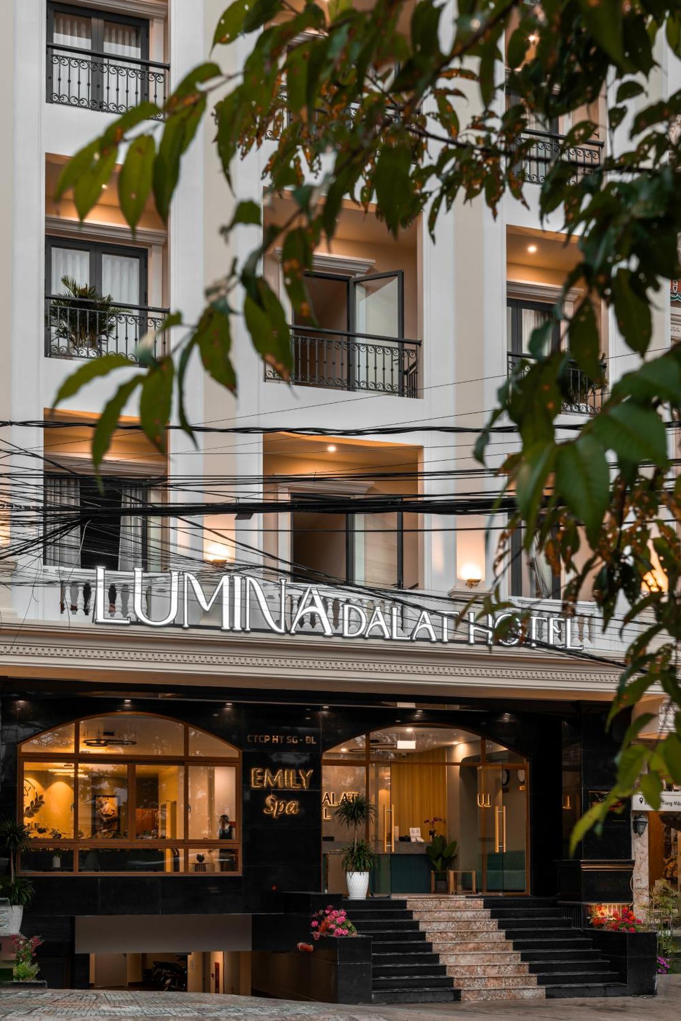 Lumina 3*