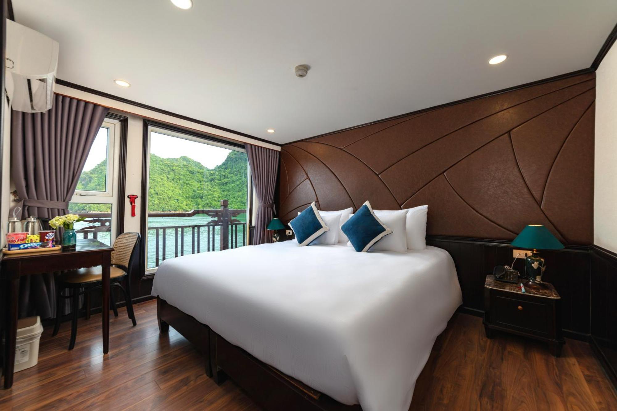 Amanda Cruise On Bay Botel Ha Long