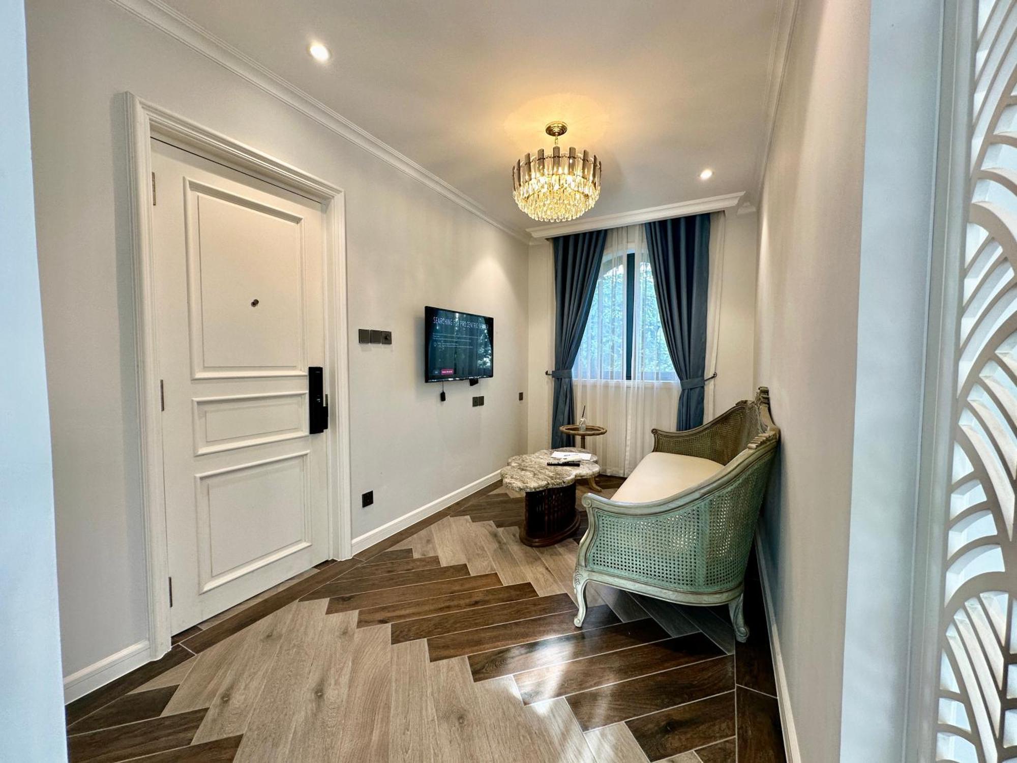 Villa Bellevue West 4br Beachfront With Private Swimming Pool *