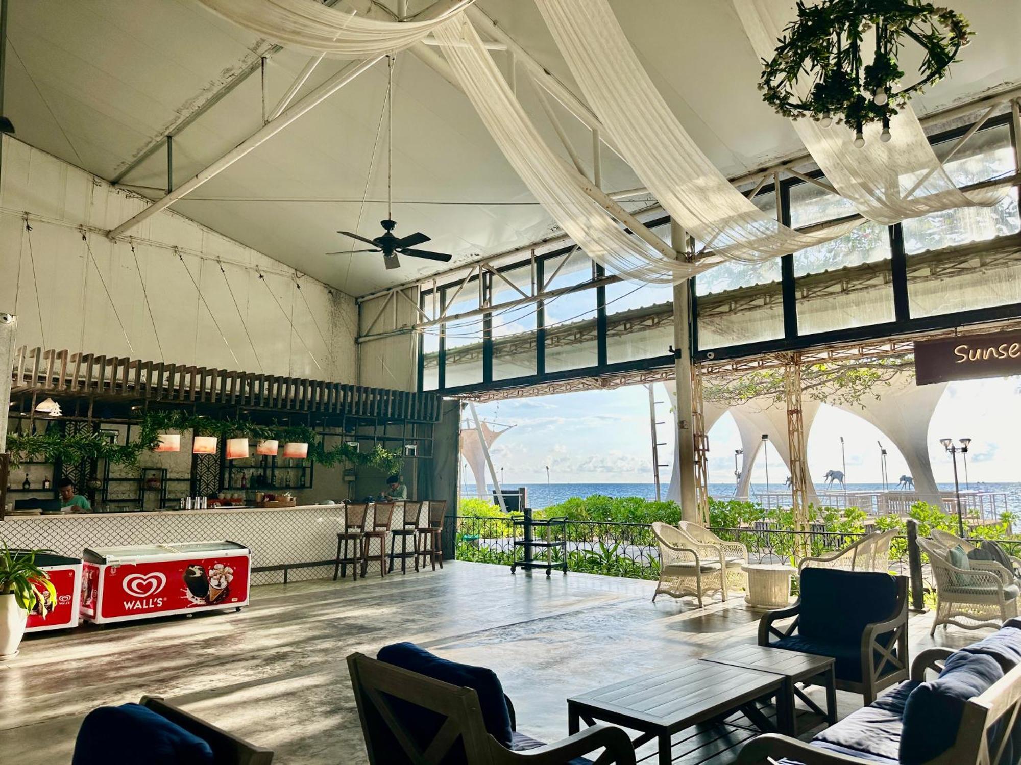 Bellevue West 4br Beachfront With Private Swimming Pool *