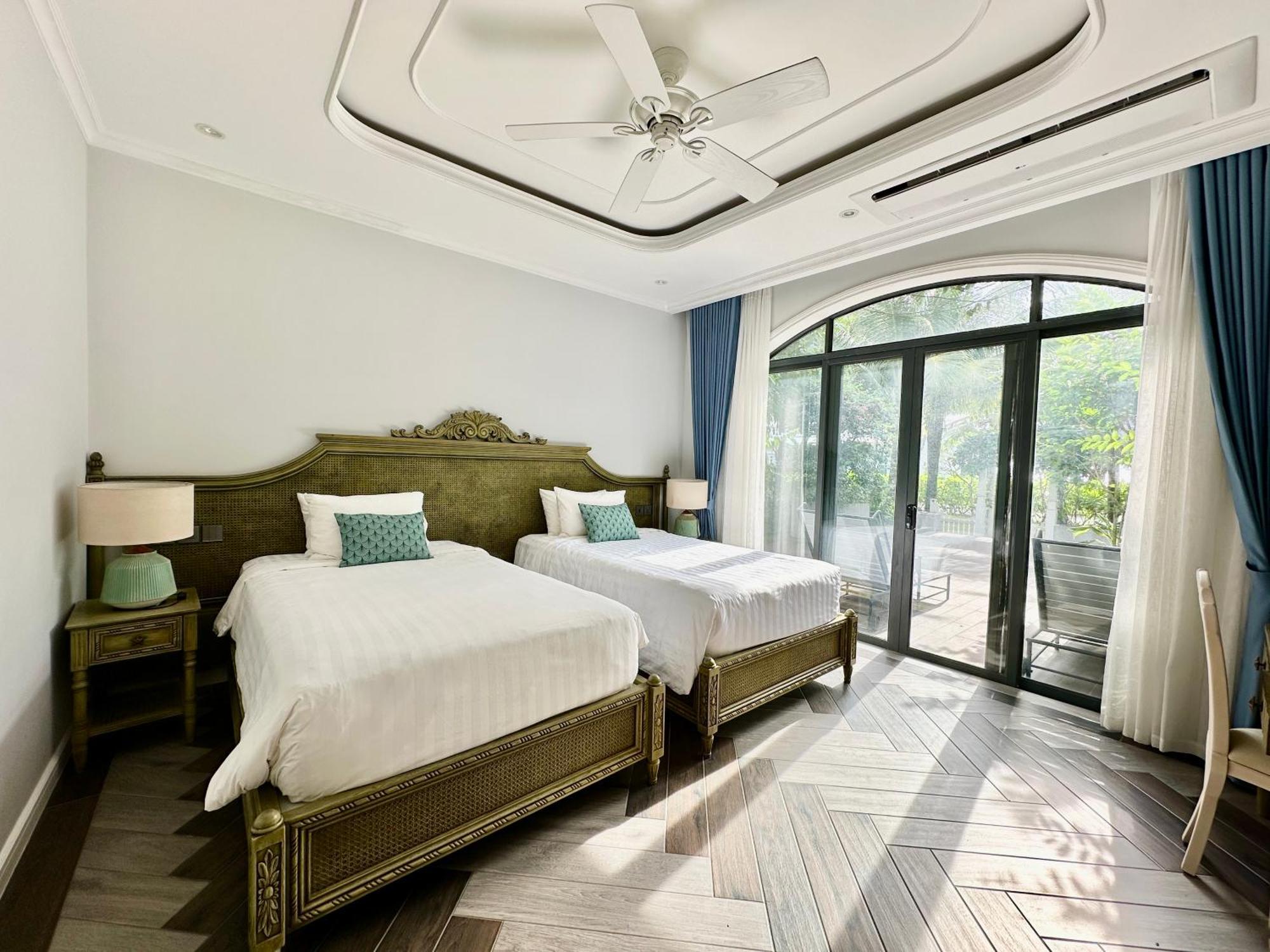 Bellevue West 4br Beachfront With Private Swimming Pool Villa *