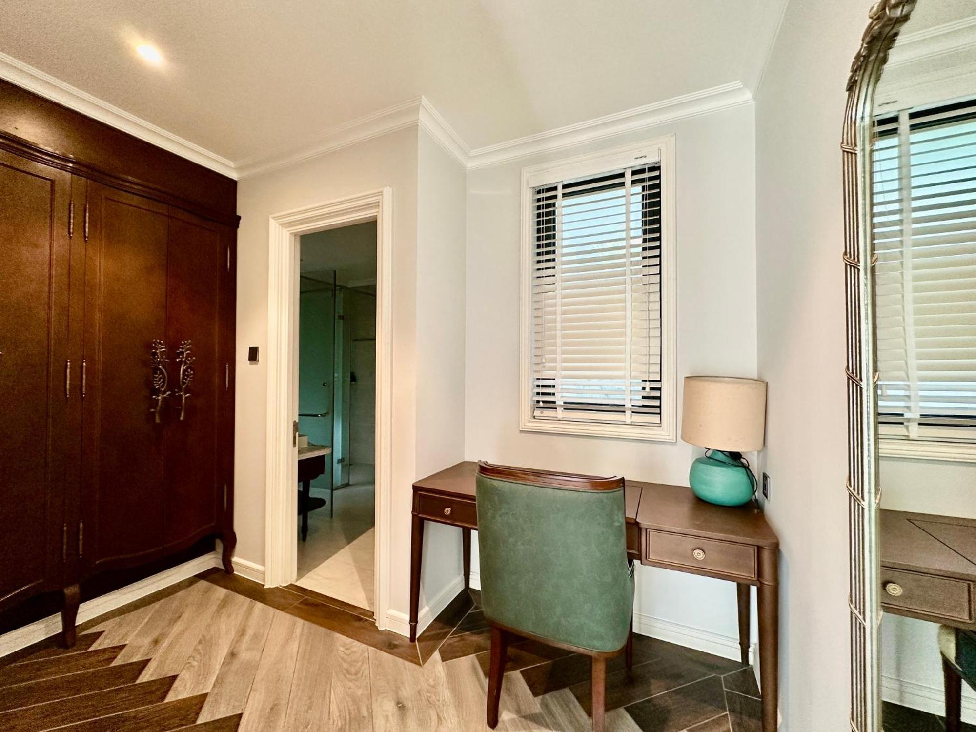 Bellevue West 4br Beachfront With Private Swimming Pool Villa *
