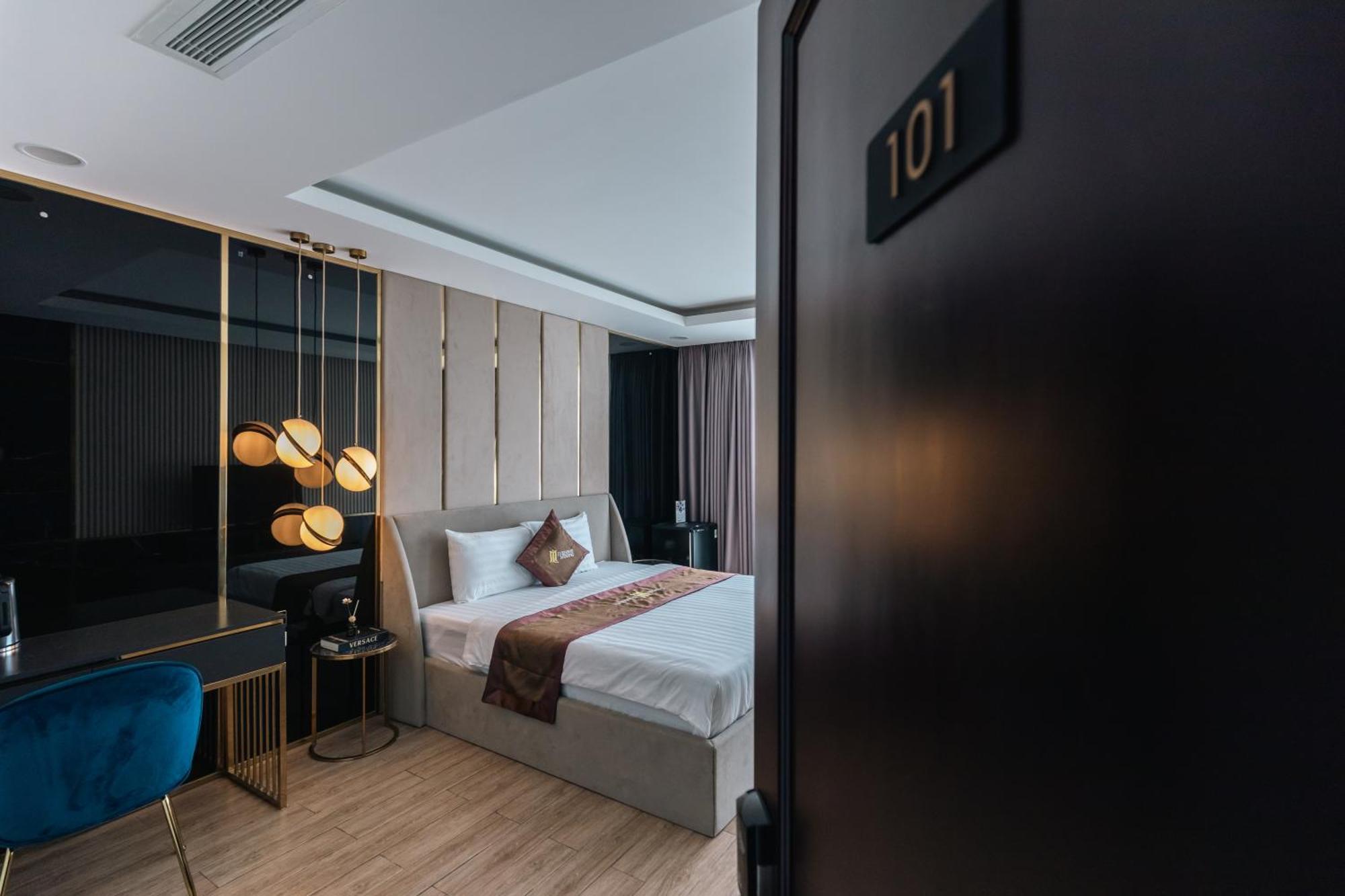 Hotel Luxhome Mekong