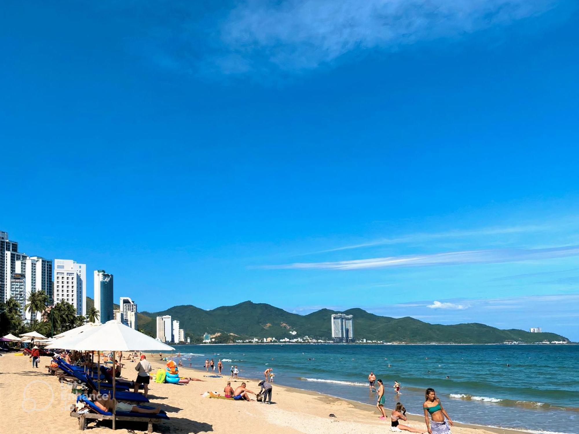 Meriton Khách sạn 4*