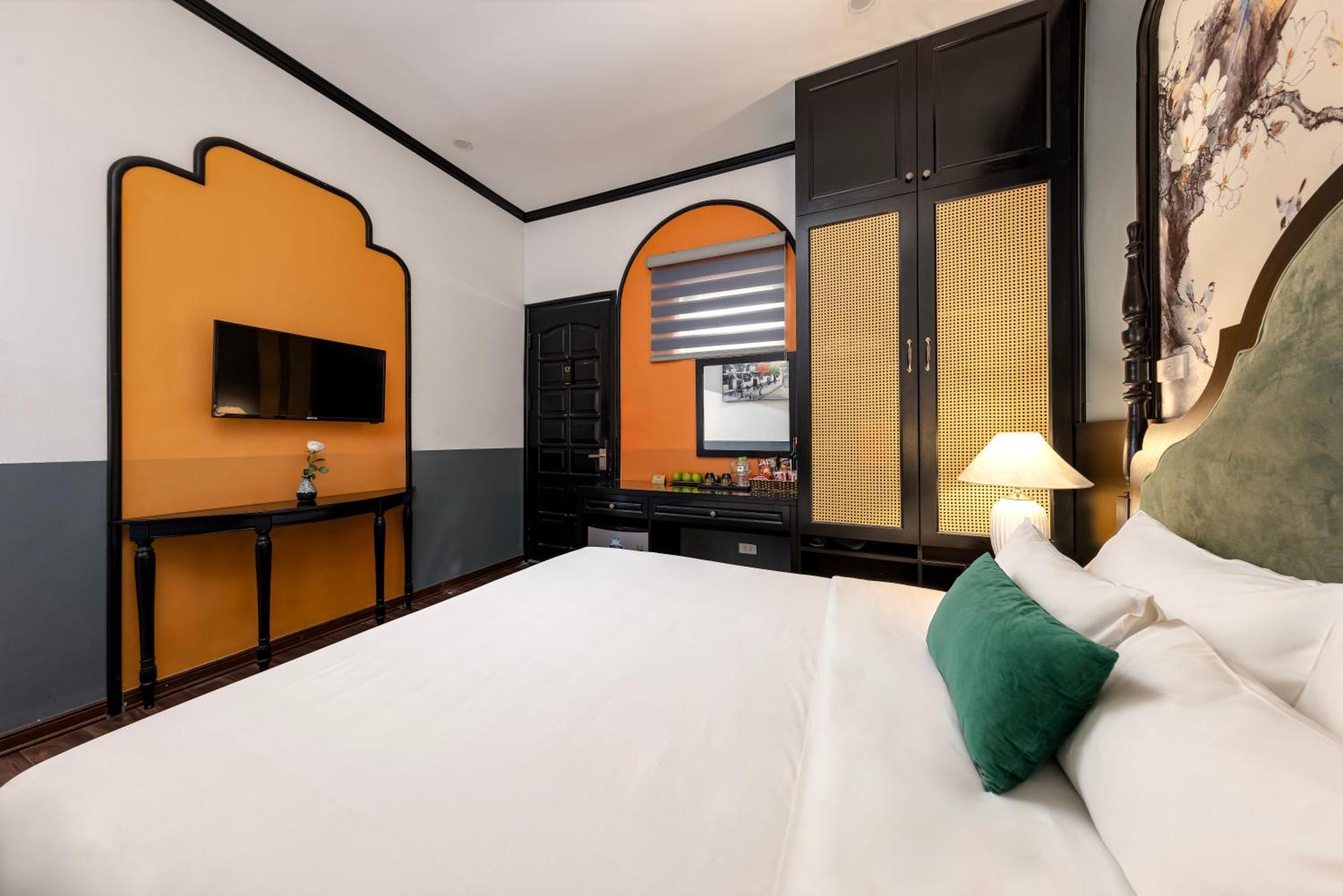 Elpis & 4* Hanoi