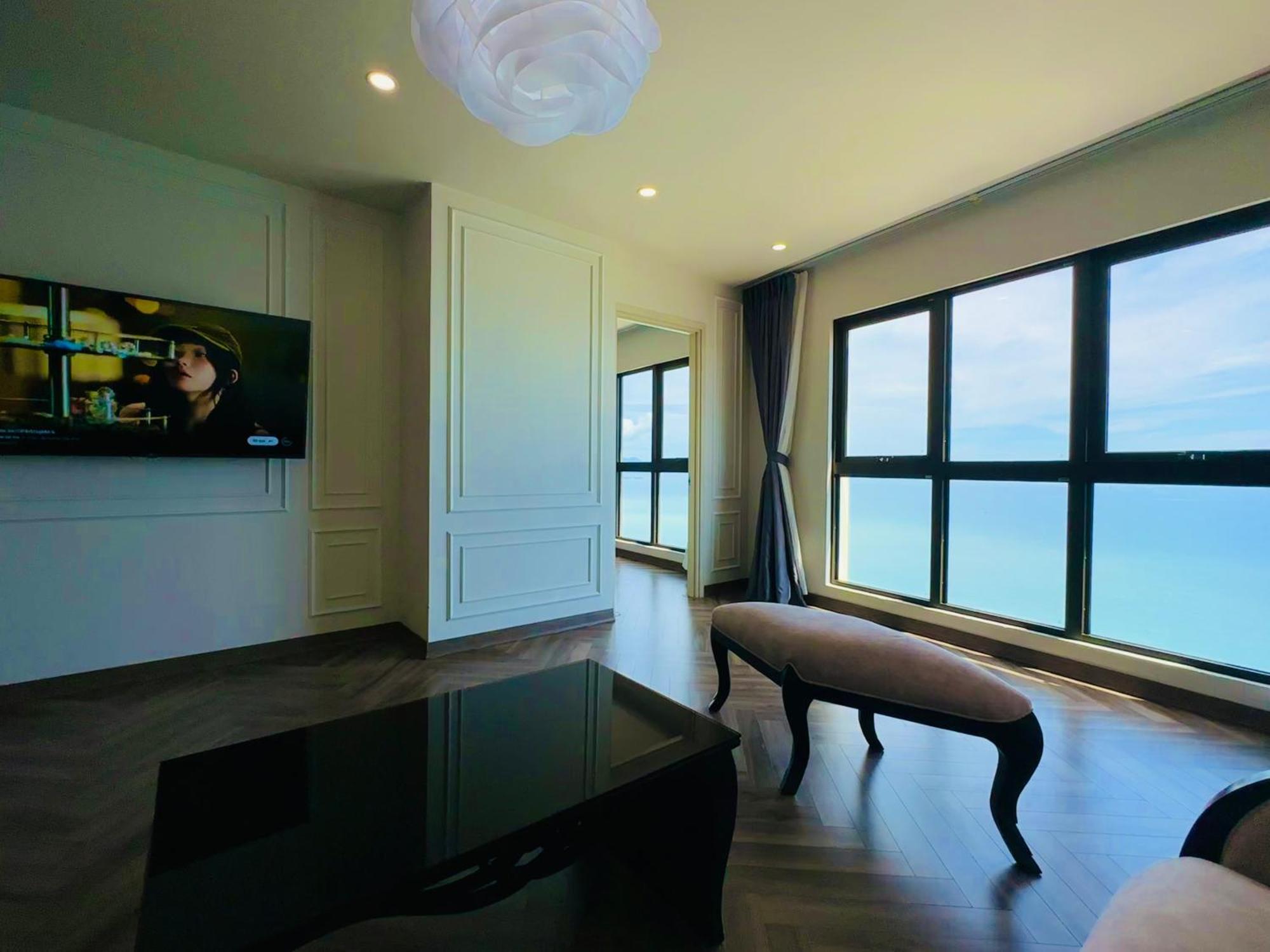 Gold Coast Luxury - Ocean View Apartment *