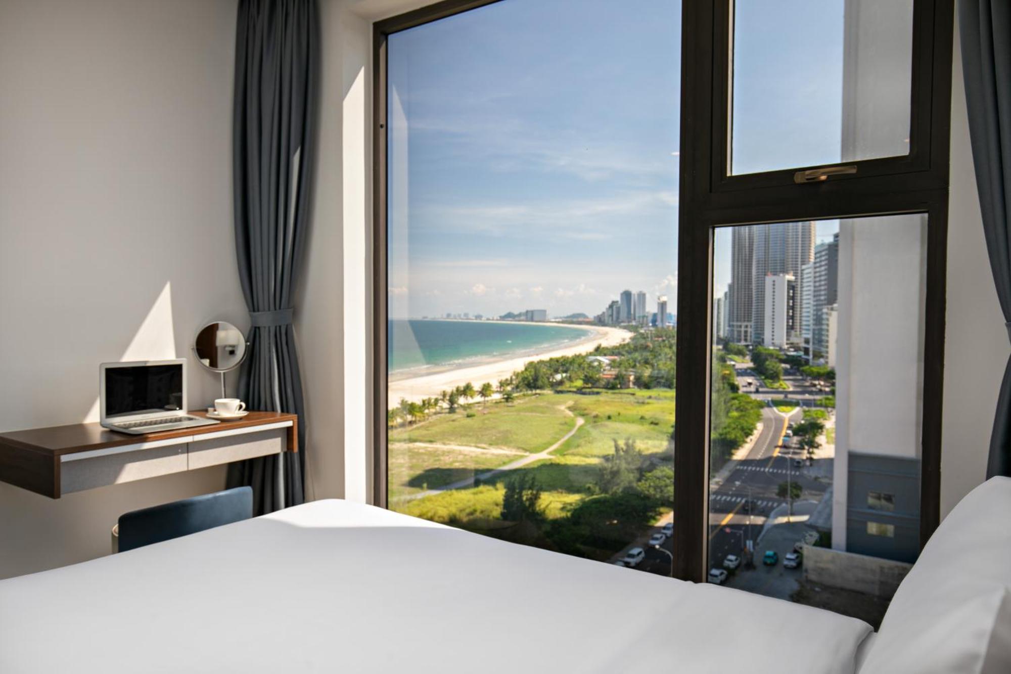 Mangata Beachfront - Rooftop Bar Sea View 4* Da Nang