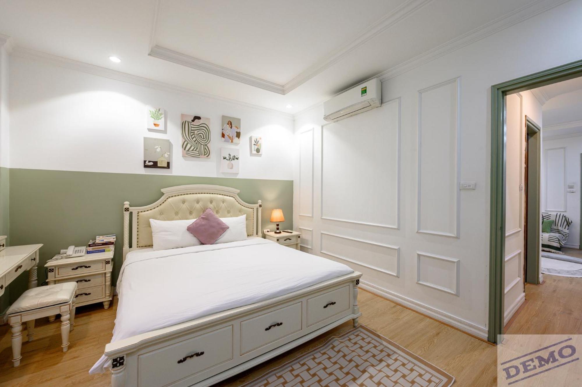 Luxe Paradise Dich Vong Hau 4*