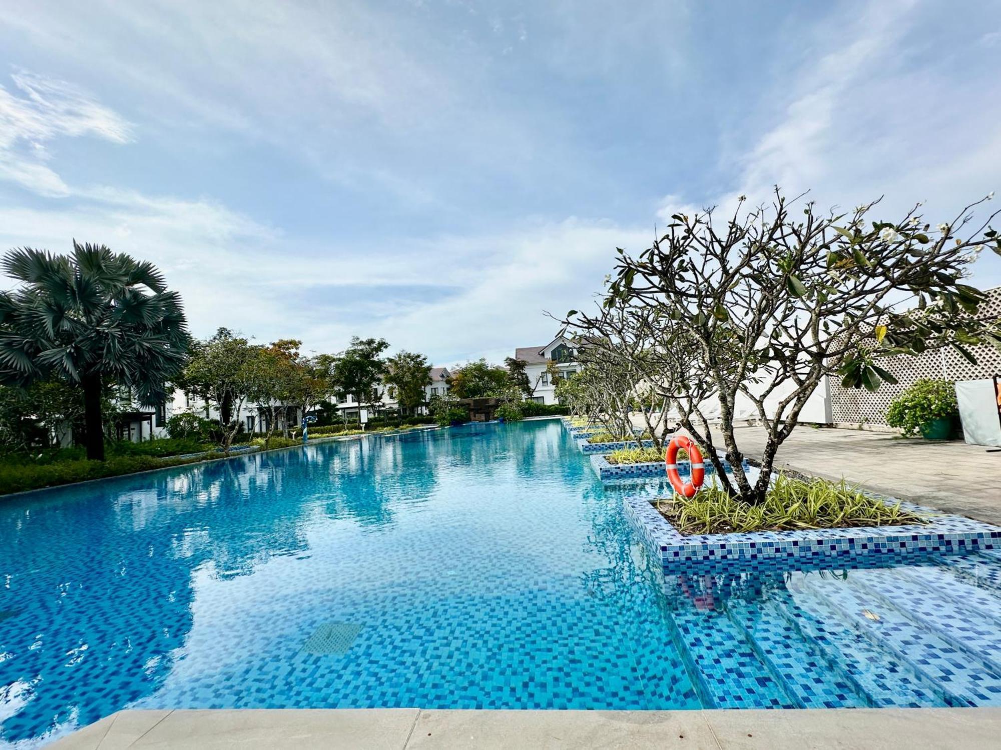 Bellevue West 4br Beachfront With Private Swimming Pool Villa *