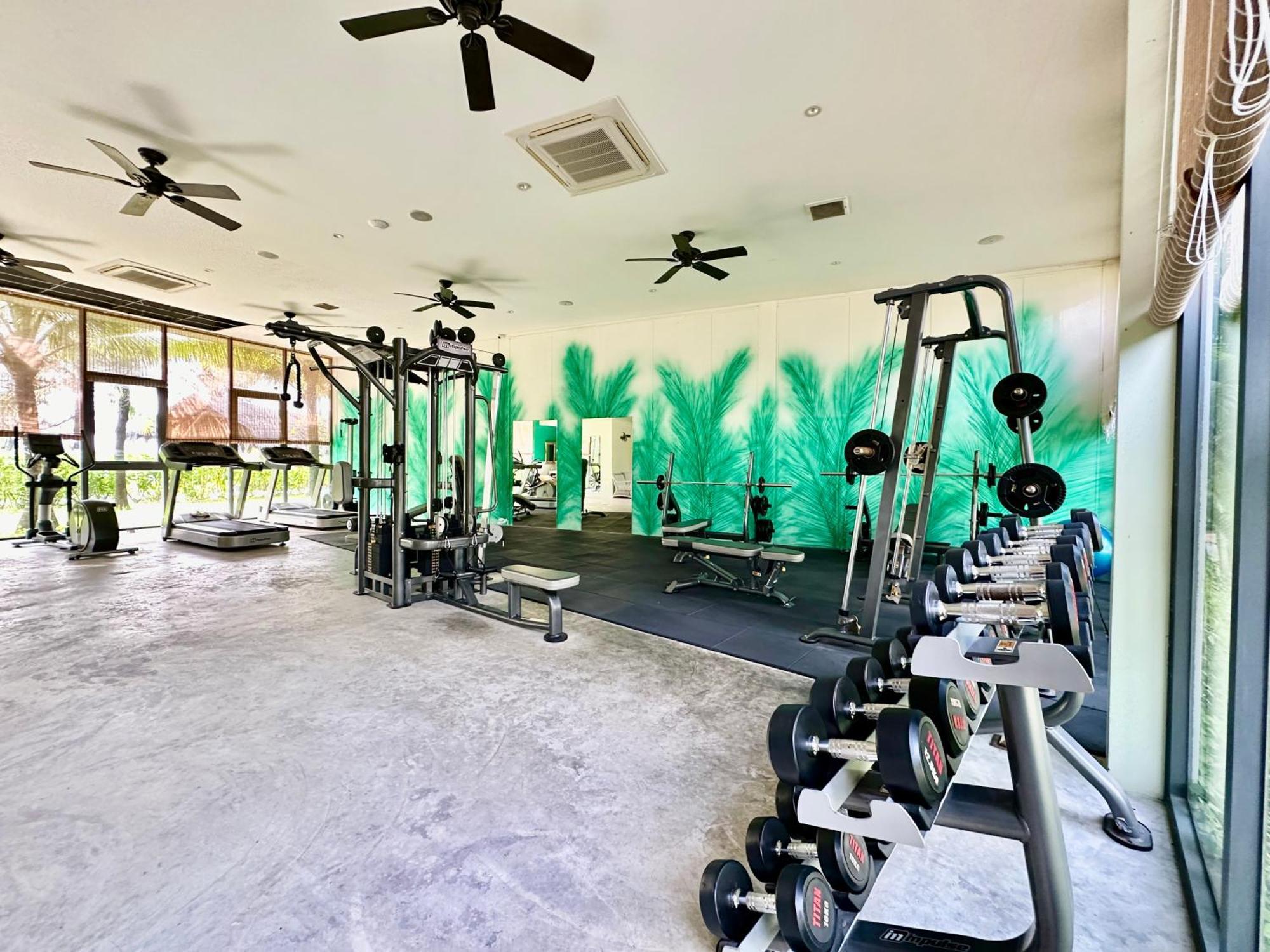 Bellevue West 4br Beachfront With Private Swimming Pool