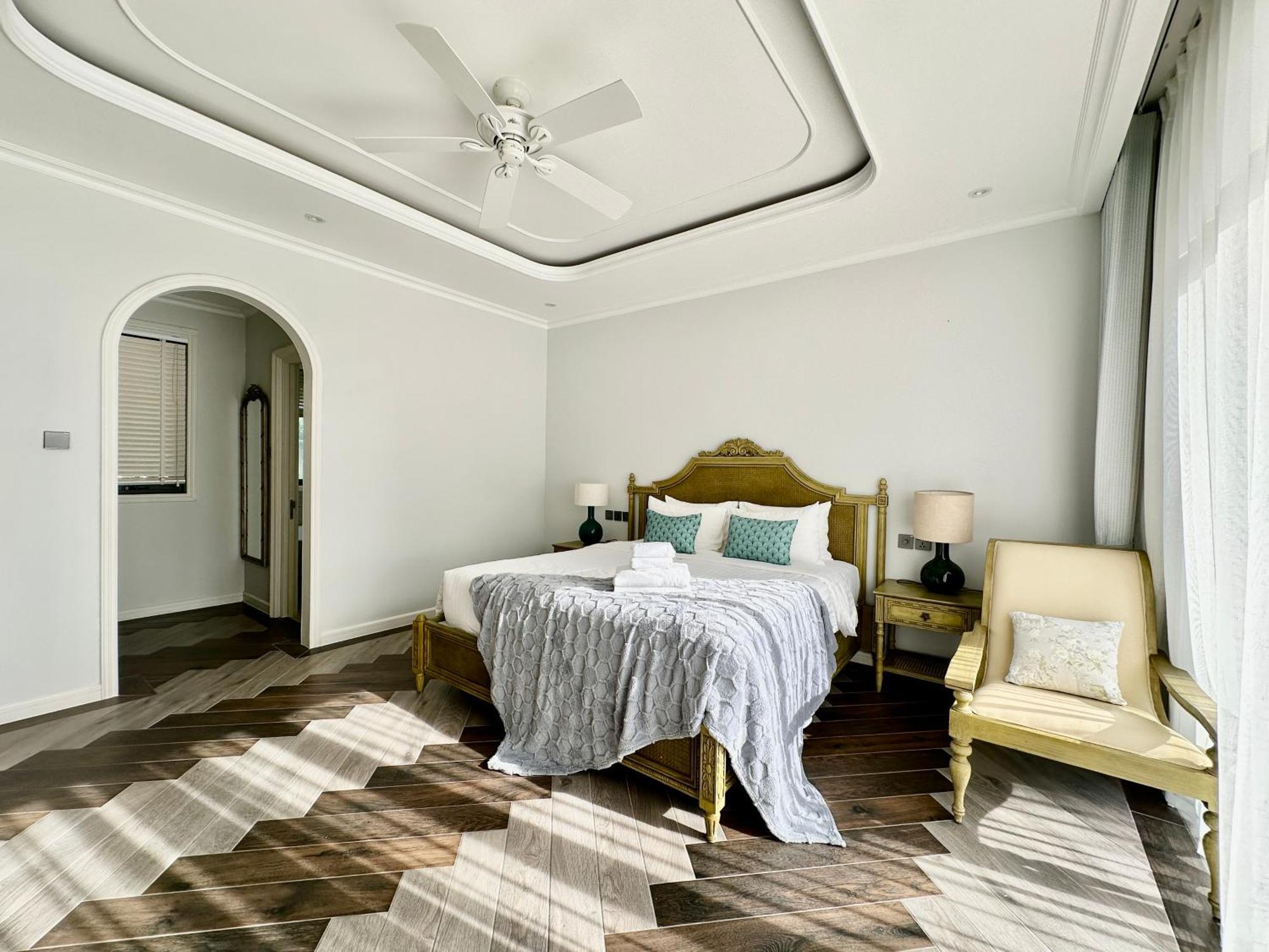 Bellevue West 4br Beachfront With Private Swimming Pool Villa