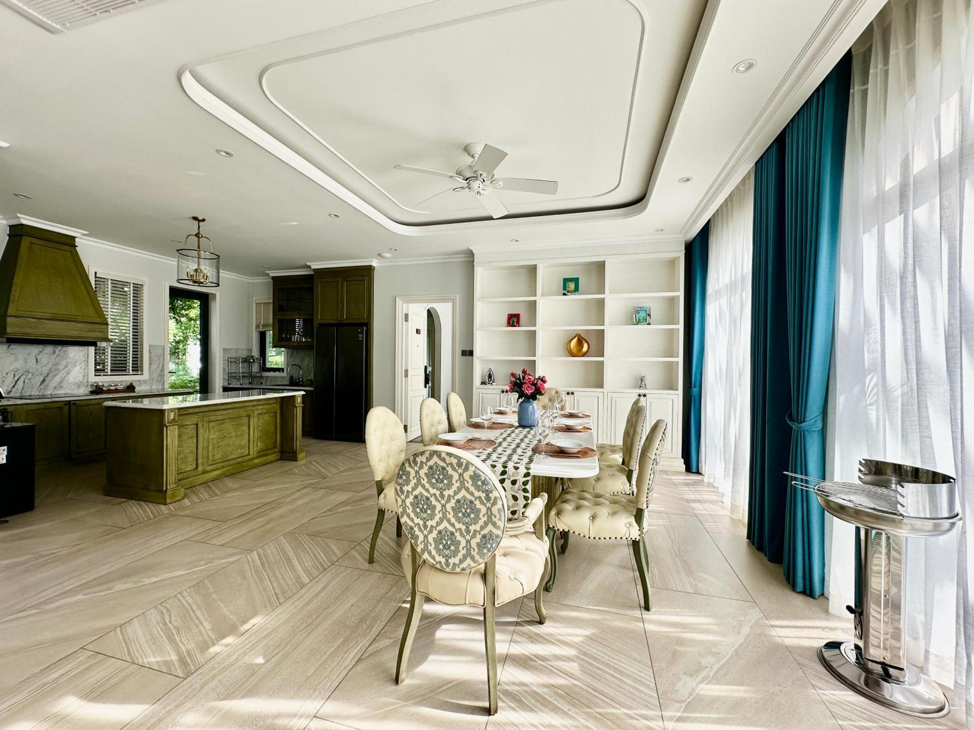 Bellevue West 4br Beachfront With Private Swimming Pool Villa