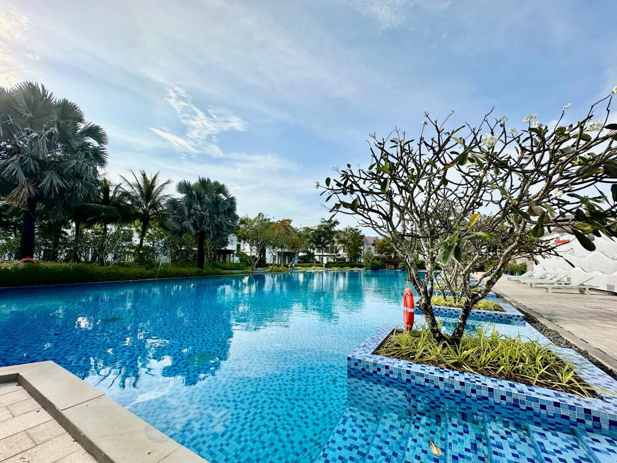 Villa Bellevue West 4br Beachfront With Private Swimming Pool