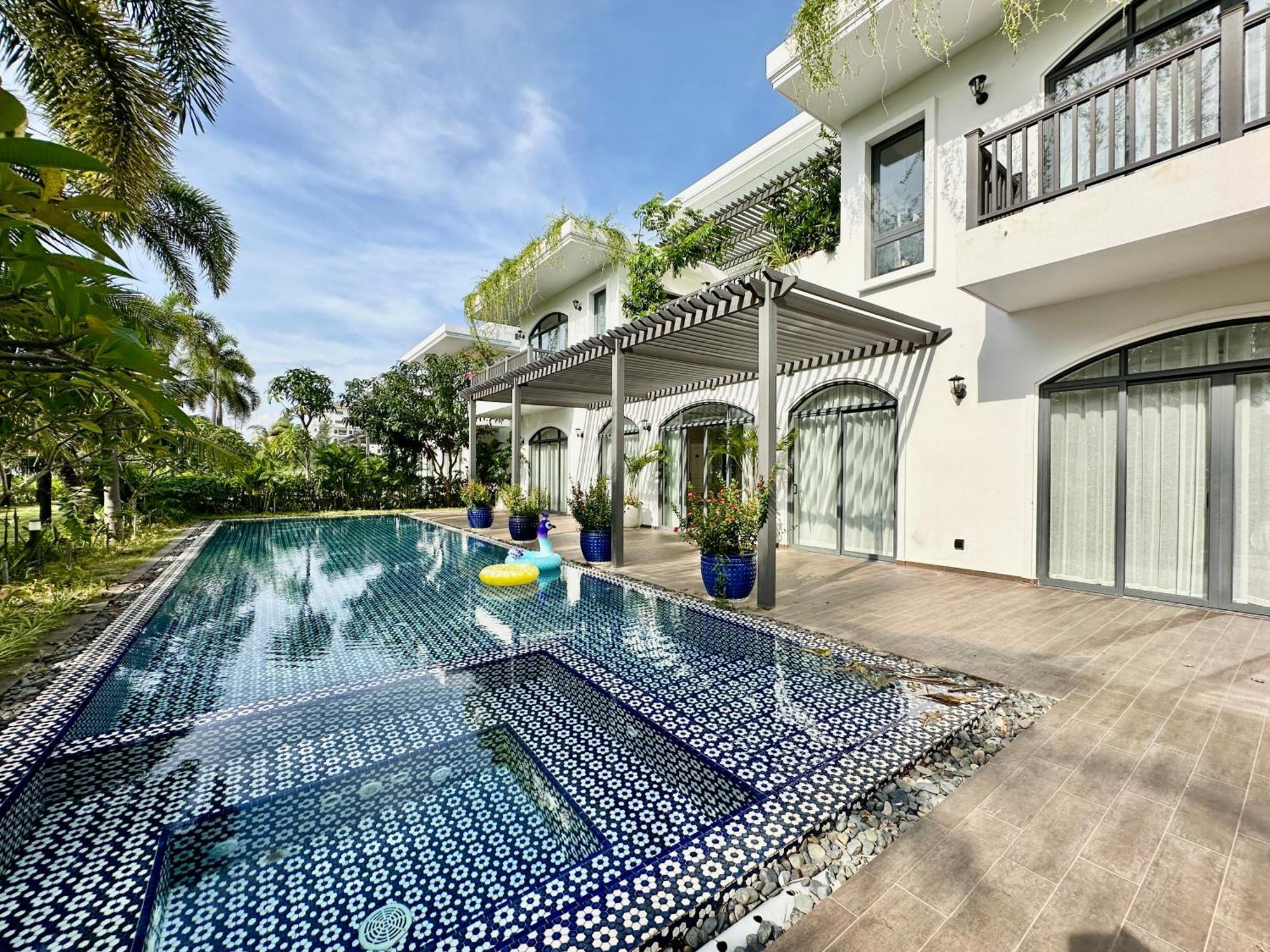 Bellevue West 4br Beachfront With Private Swimming Pool Villa