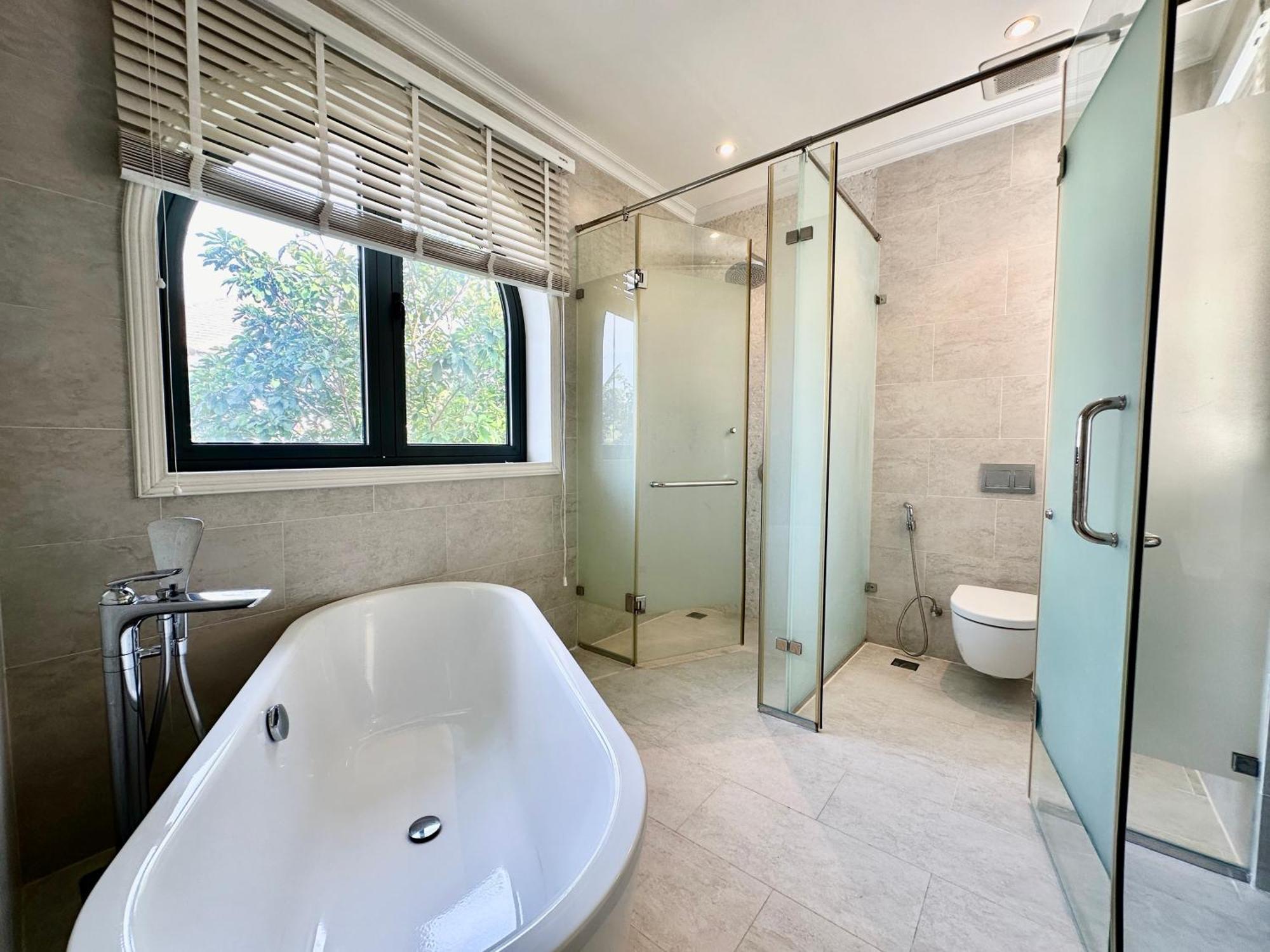 Villa Bellevue West 4br Beachfront With Private Swimming Pool *
